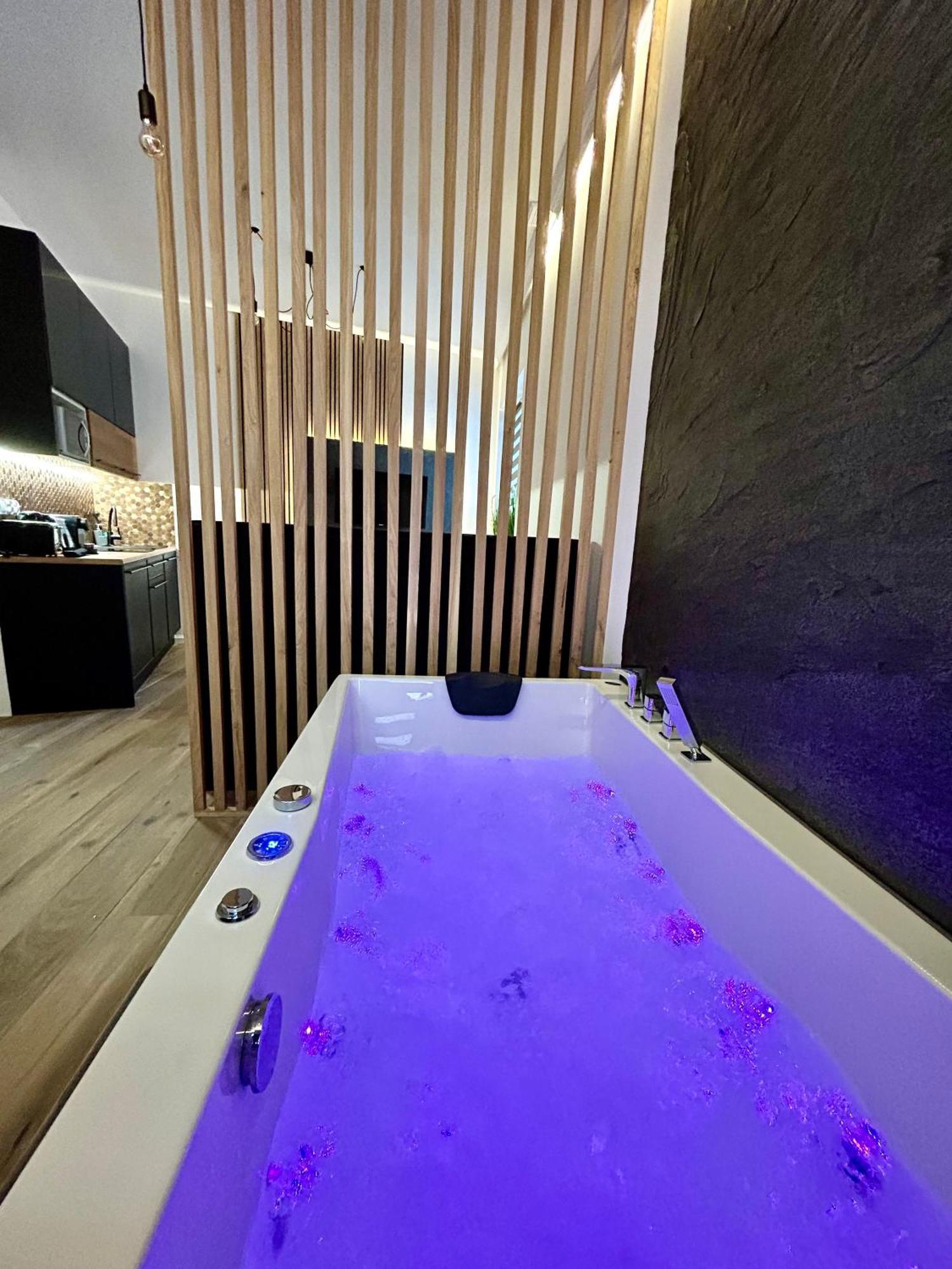 Ocean Black Jacuzzi Krakau