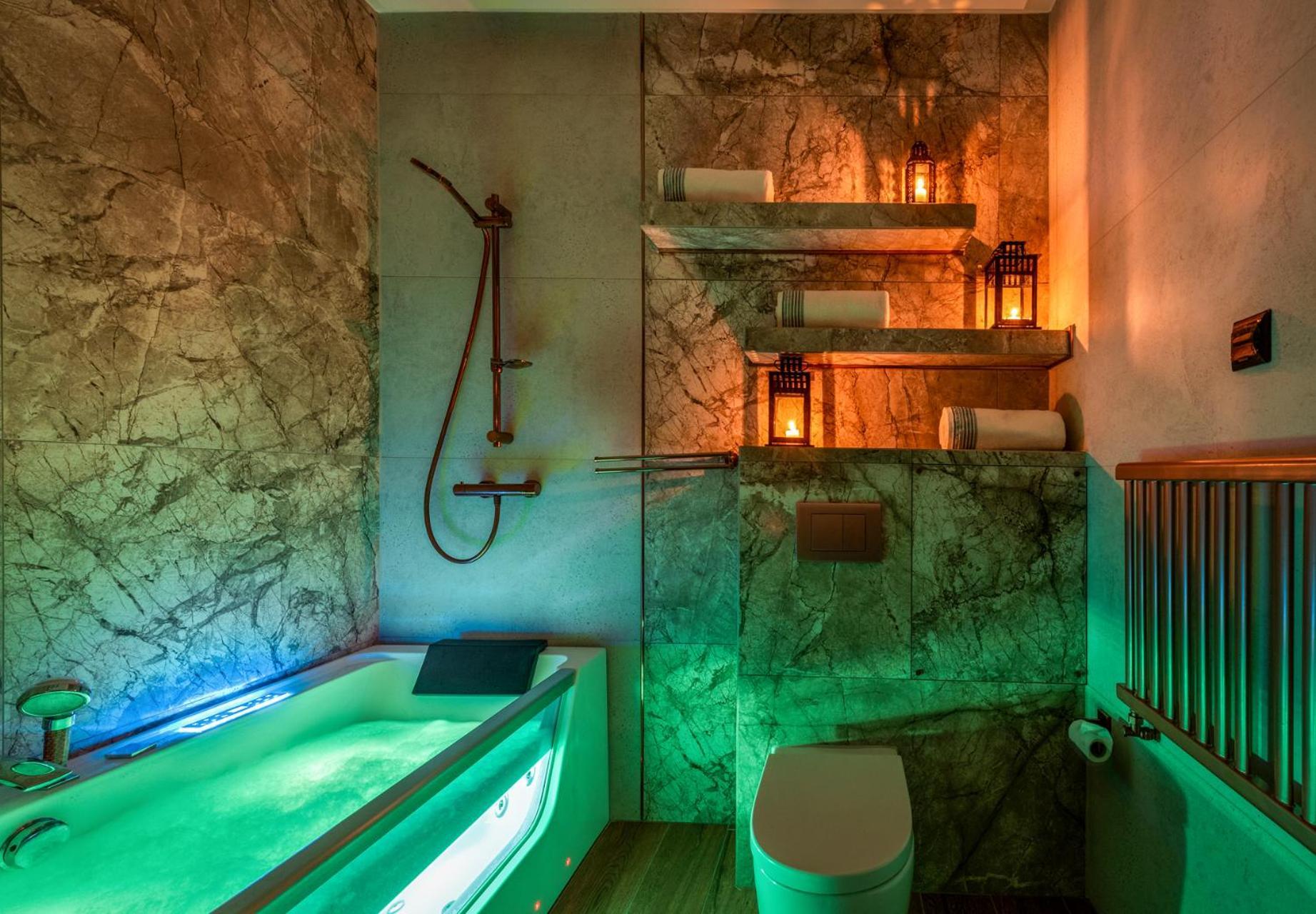 Premium For Old Town & Jewish Quarter - Balcony Pool Onsite Apartment