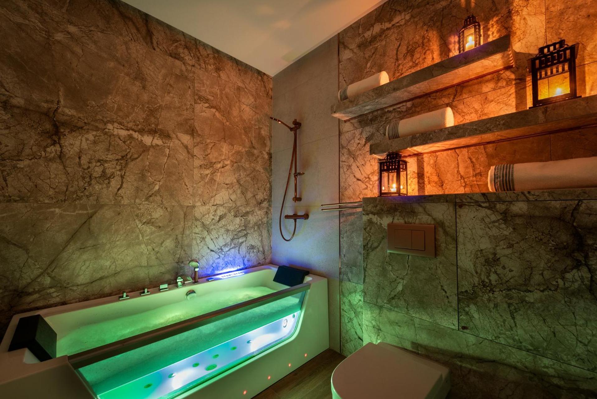 Premium For Old Town & Jewish Quarter - Balcony Pool Onsite Apartment Krakow