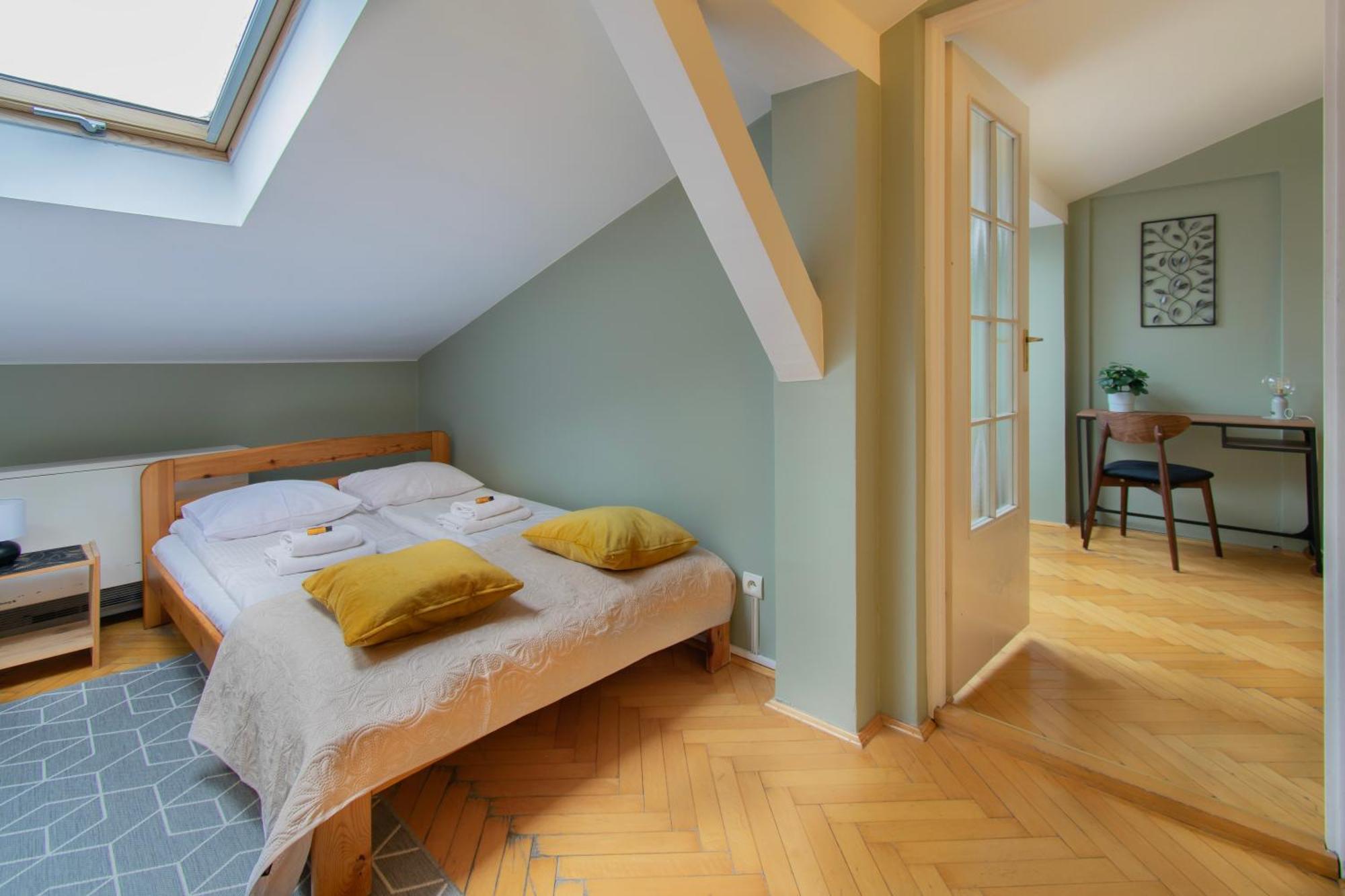 Huge Smolensk Street Apartment *