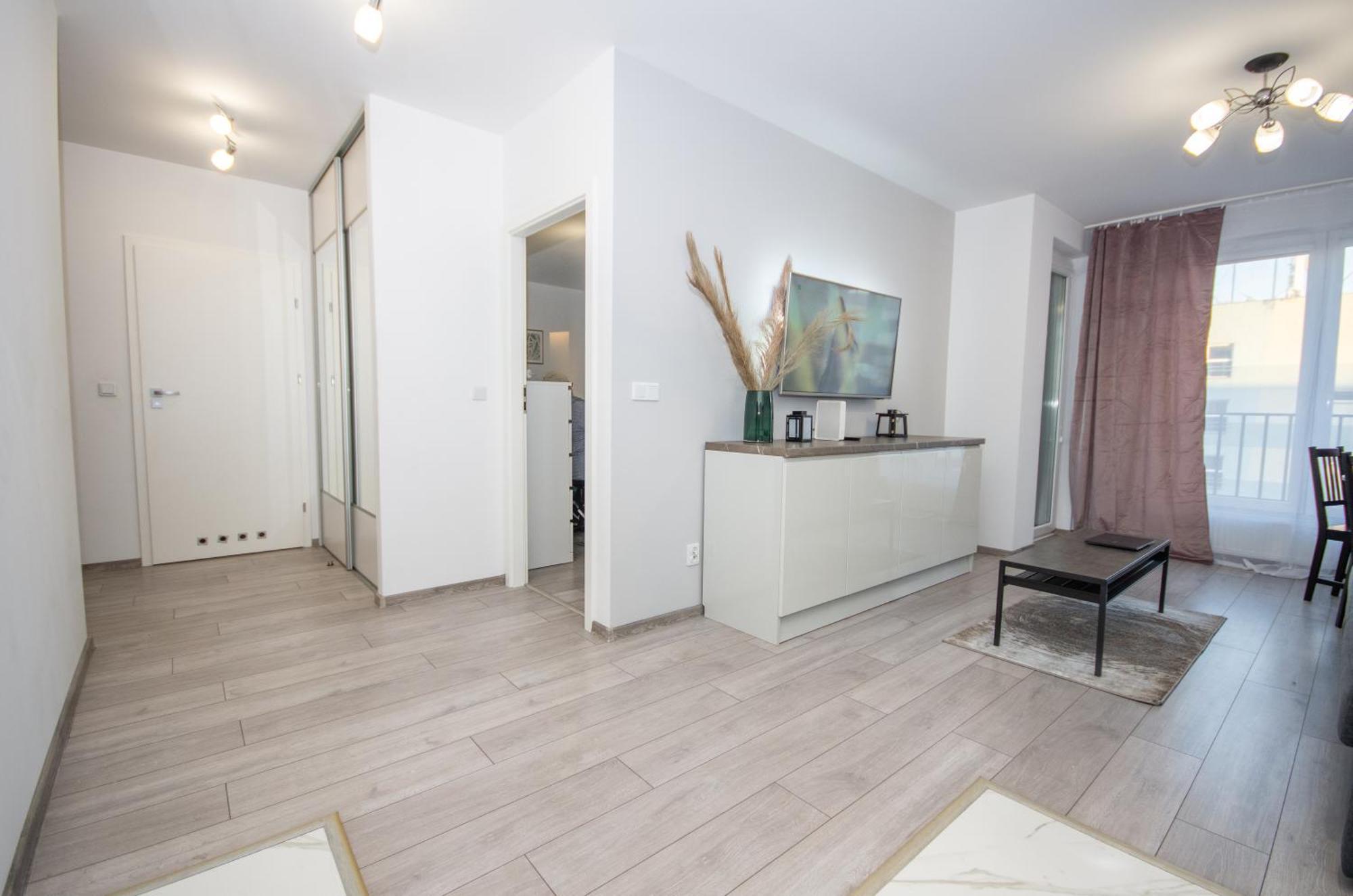 Inpoint Zablocie Near To University, Schindler's Factory, Aptiv,cisco, Ocean And Enterprise Park Apartment *