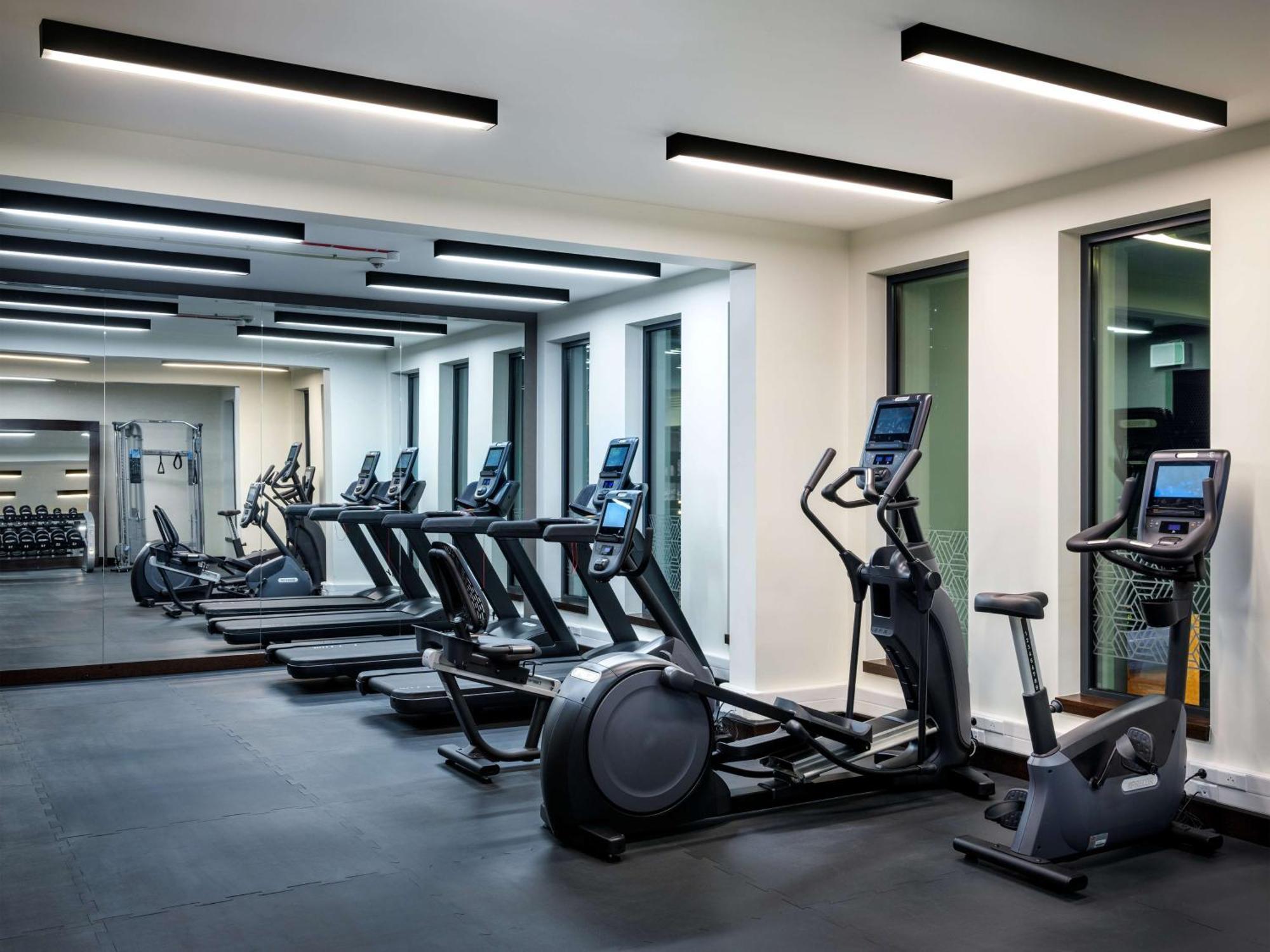Hilton Garden Airport 4*