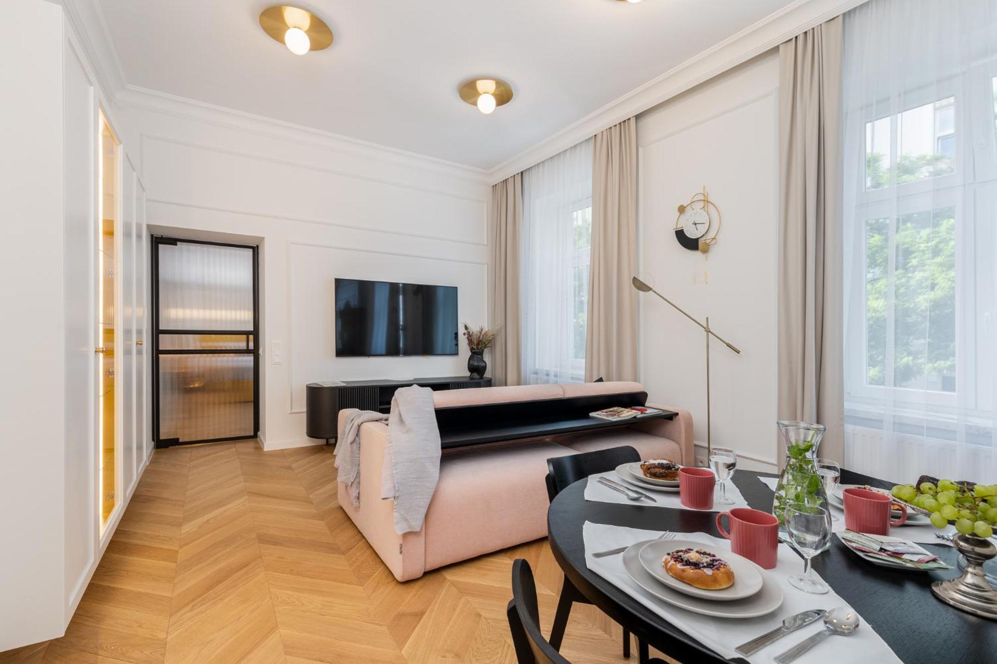 Apartment Premium In Parisian Style In The Heart Of Old *