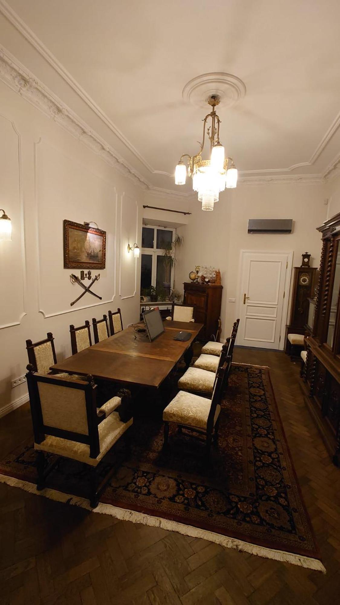 Premium In Parisian Style In The Heart Of Old Apartment *