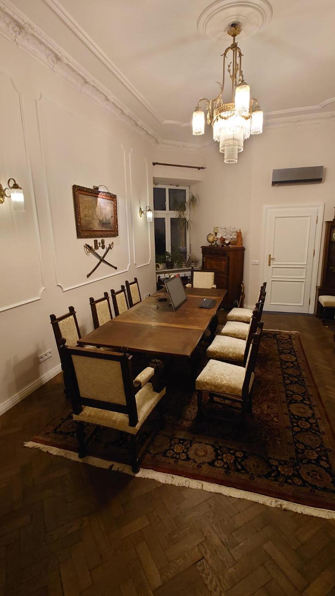 Premium In Parisian Style In The Heart Of Old Apartment