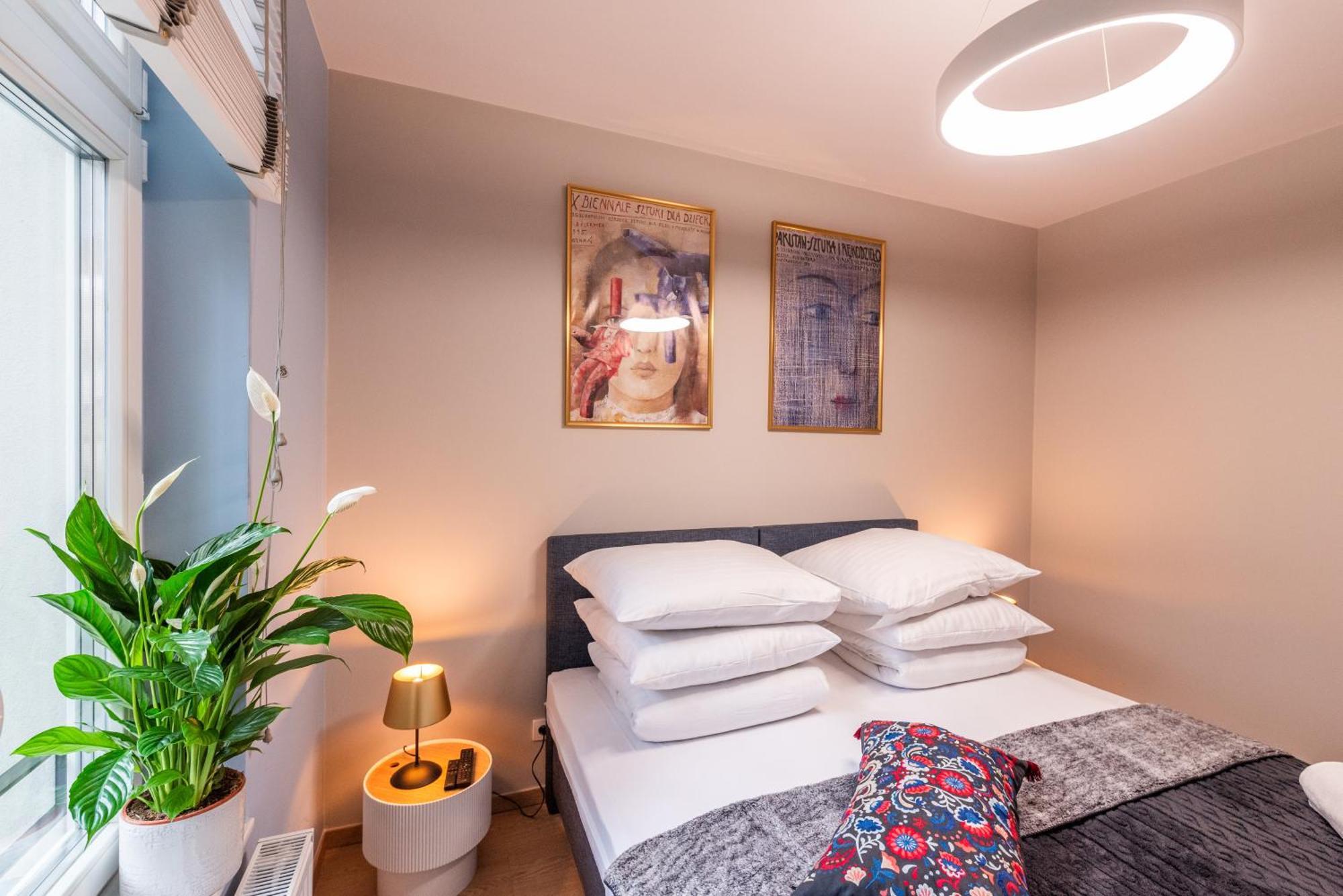 Apartament Lights Mostowa 6 *