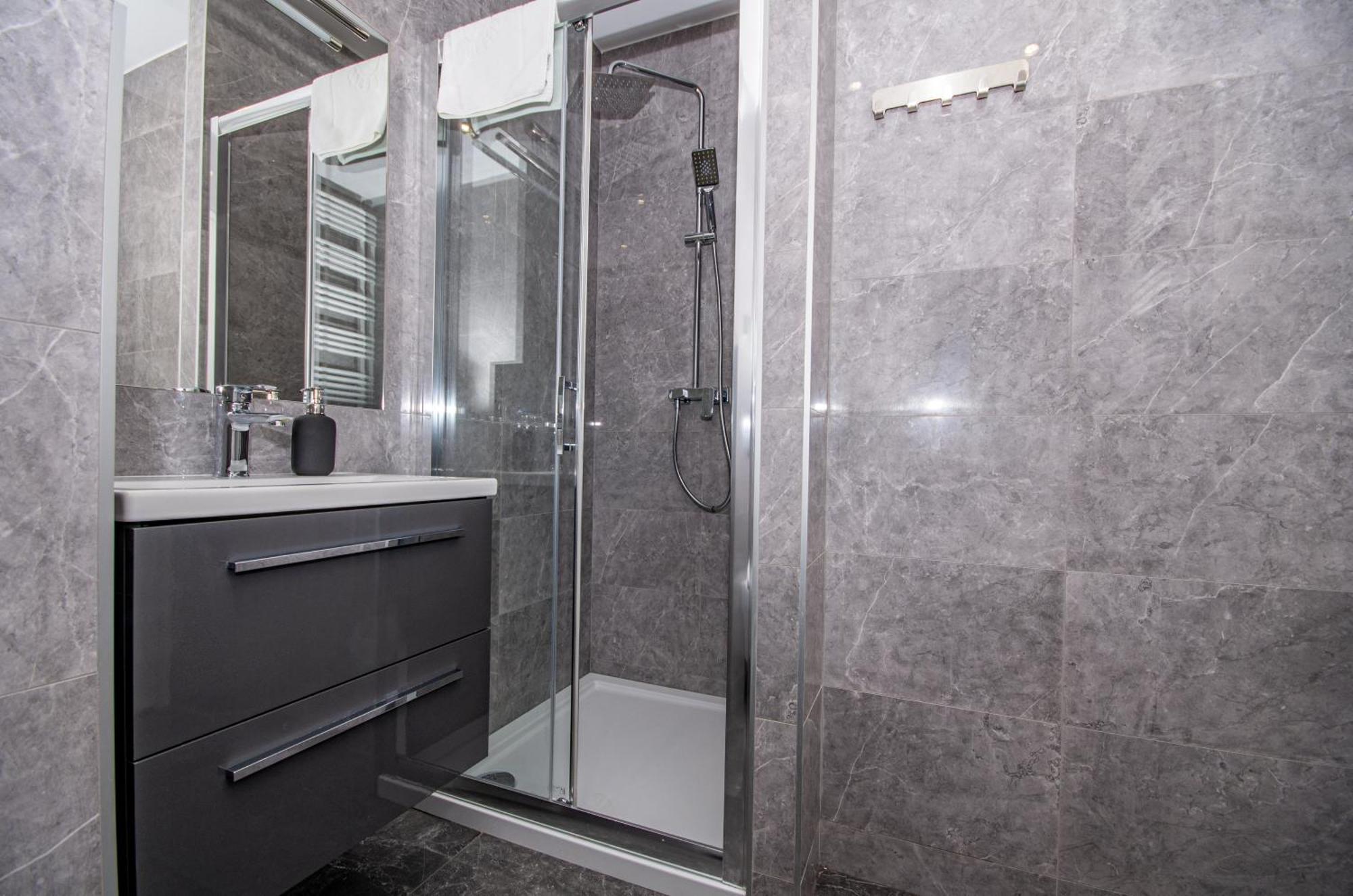 Inpoint Zablocie Near To University, Schindler's Factory, Aptiv,cisco, Ocean And Enterprise Park Apartment *