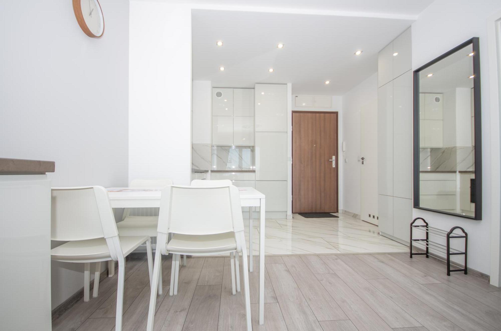 Apartment Inpoint Zablocie Near To University, Schindler's Factory, Aptiv,cisco, Ocean And Enterprise Park
