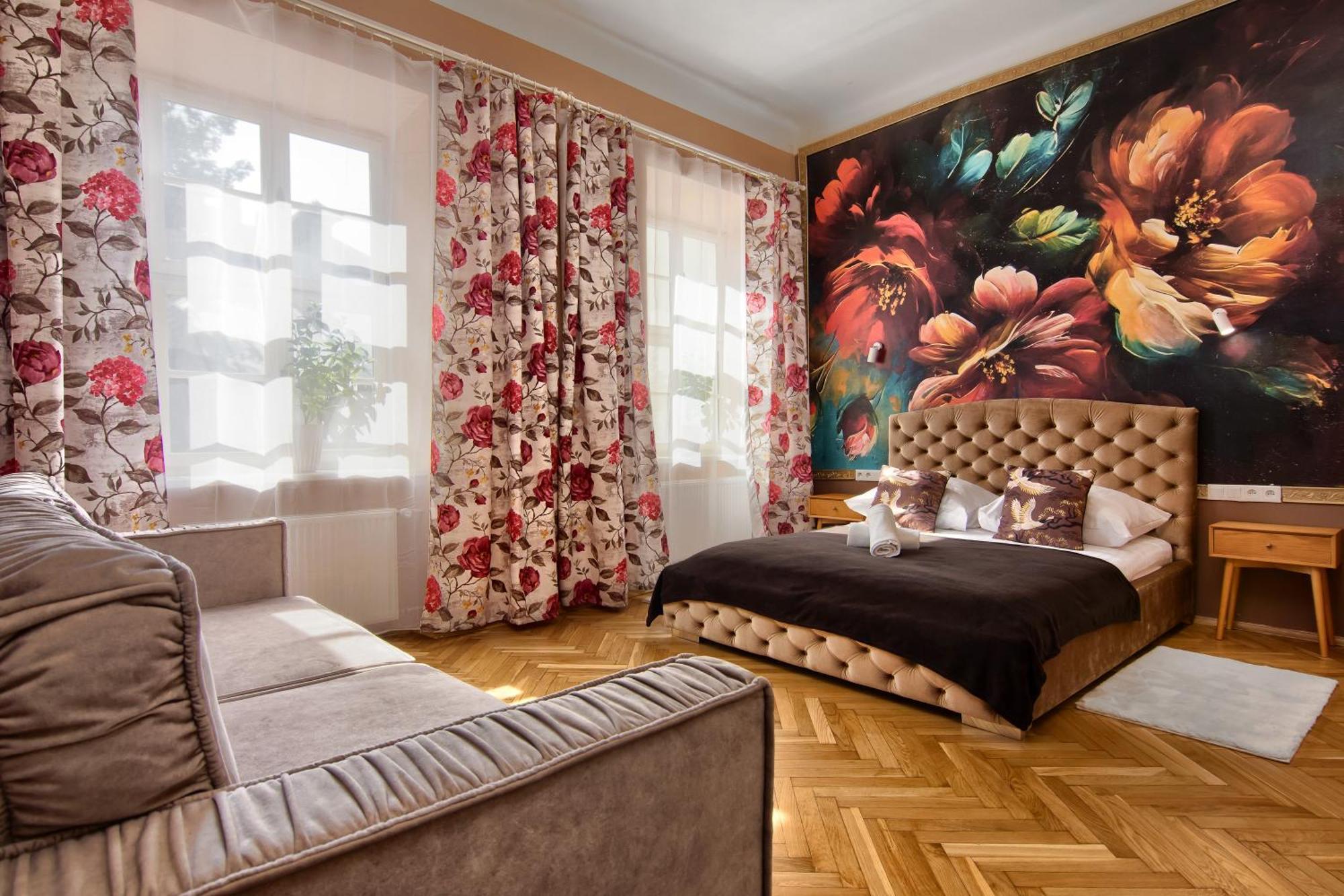 Mikolajska 5 *