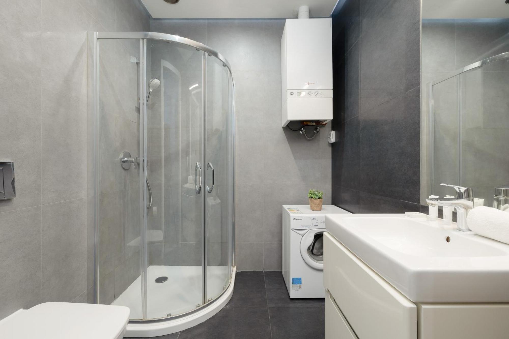 Planty Park Lobzowska By Renters Apartment
