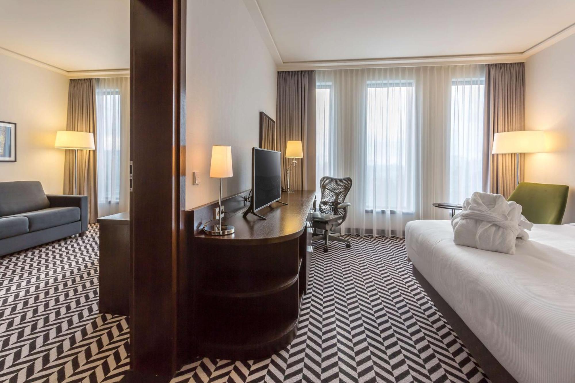 Hilton Garden Airport 4*