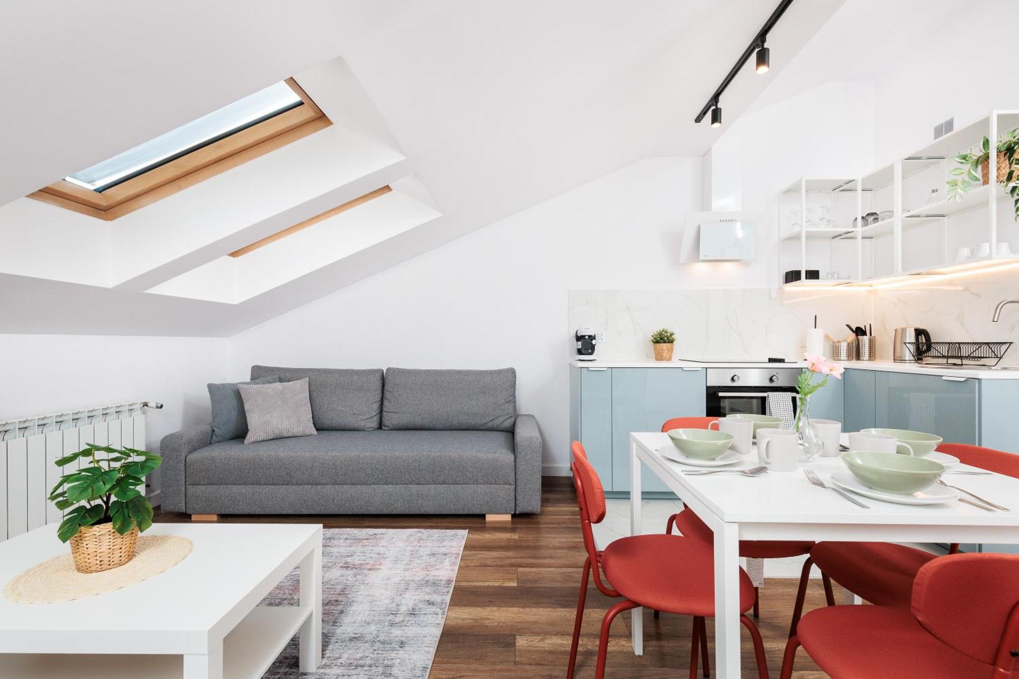Trailside - By Upstairs Apartment *