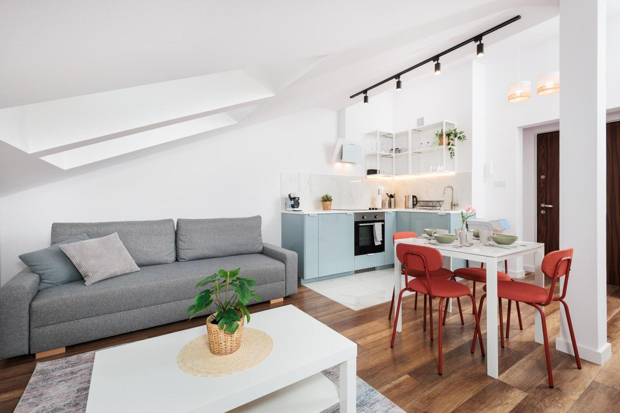 Trailside - By Upstairs Apartment *