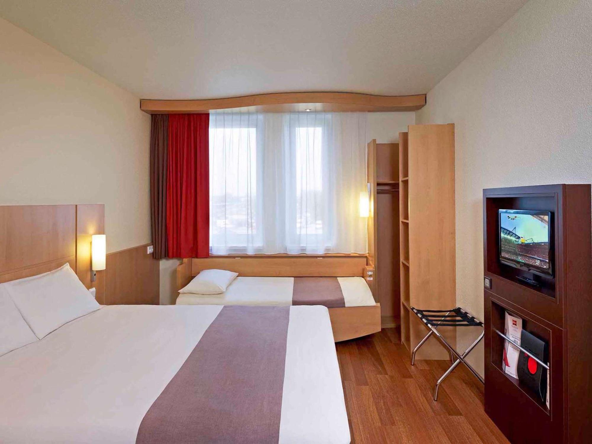 Ibis Stare Miasto Hotel 3*