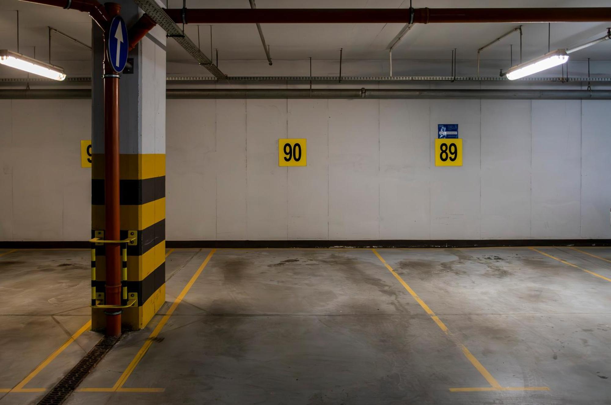 Glowny - Parking, Workspace - By Rentujemy *