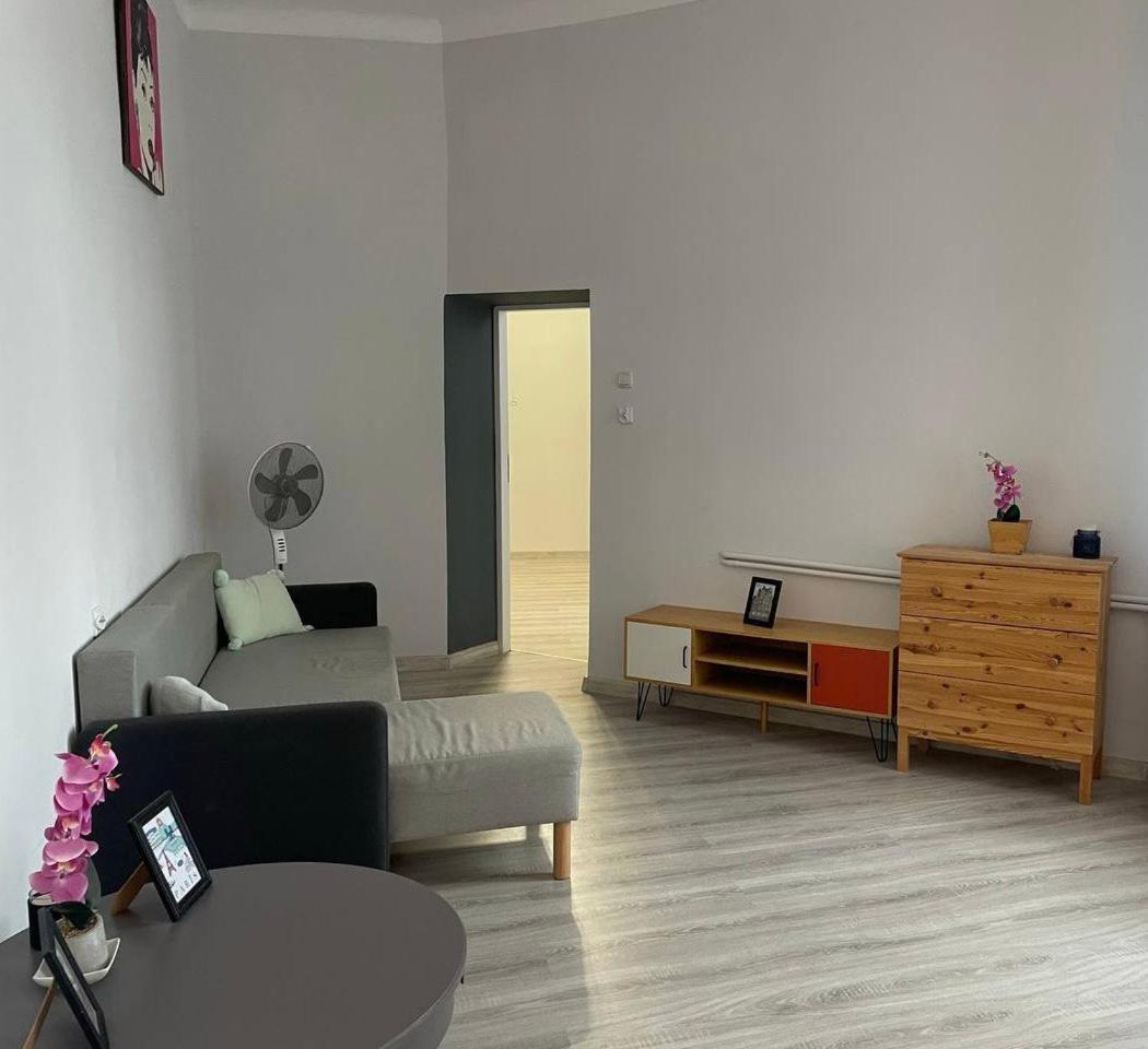 Apartment Old *