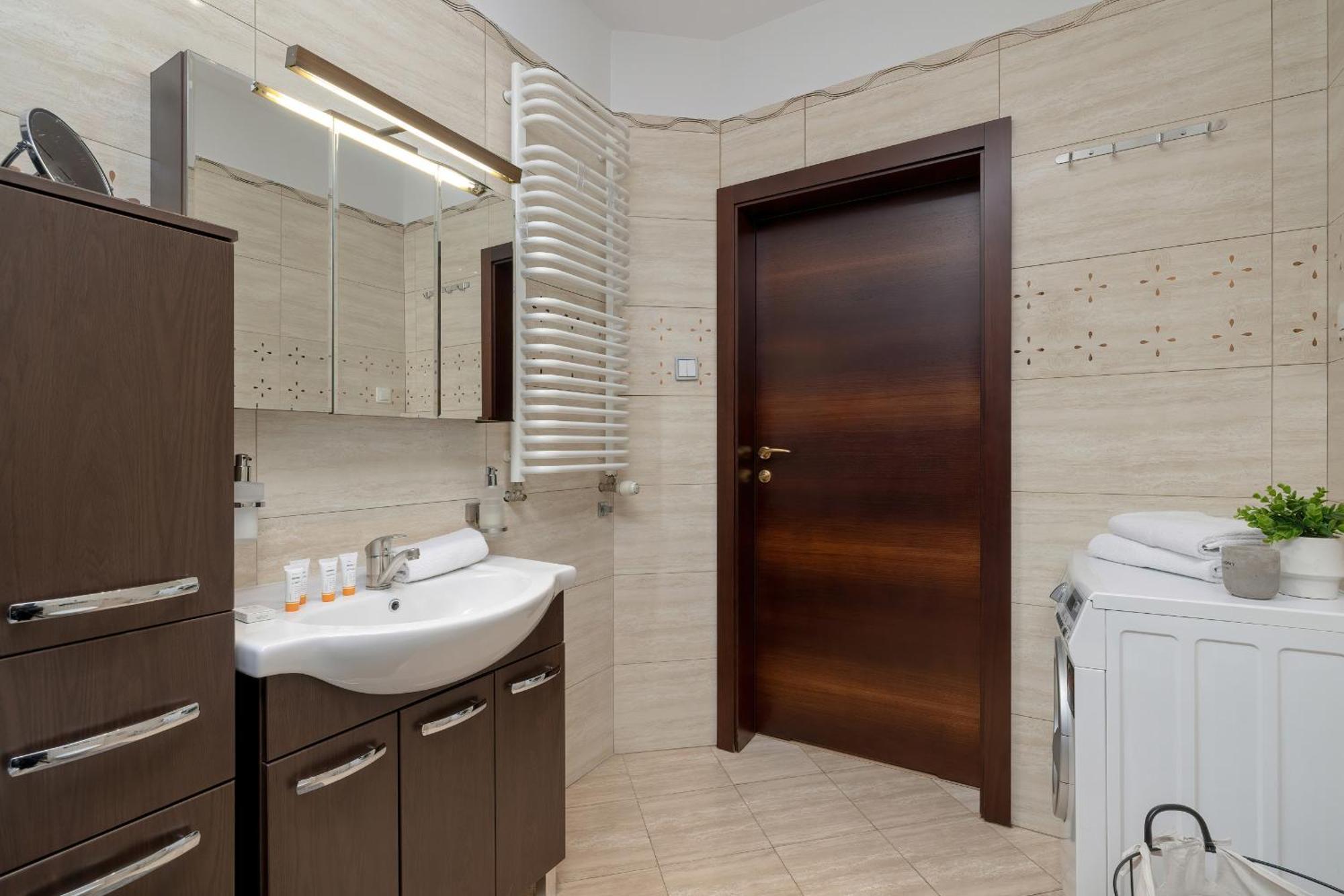 Bulwary Wislane Ludwinowska Przy Forum By Renters Krakau