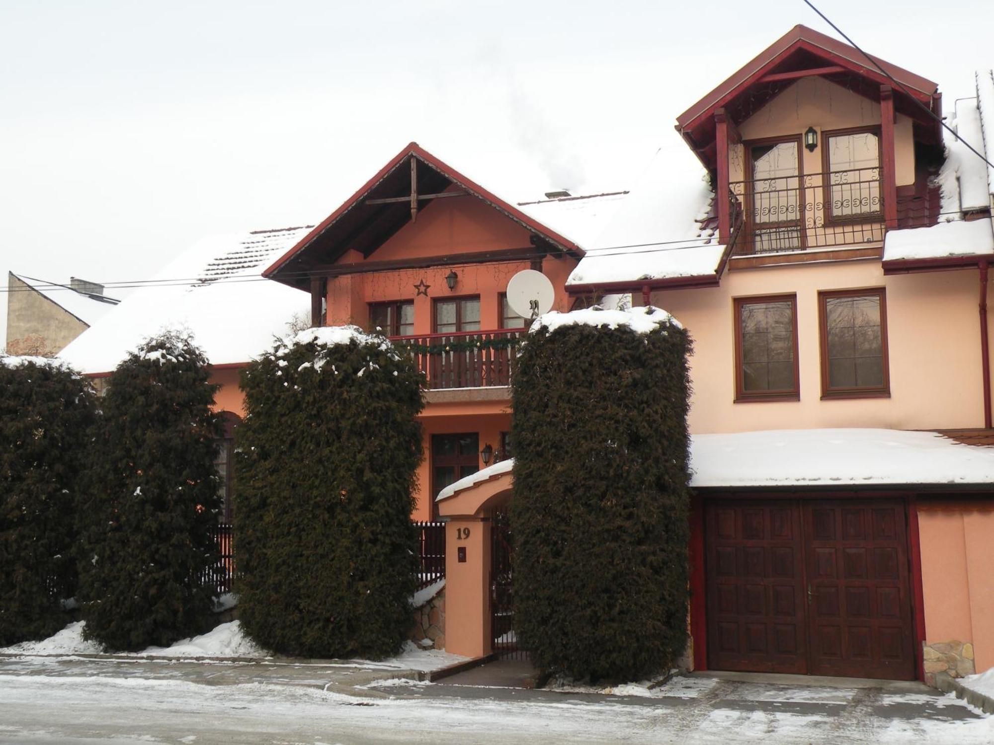 Bed & Breakfast Dom Pod Tujami Krakow