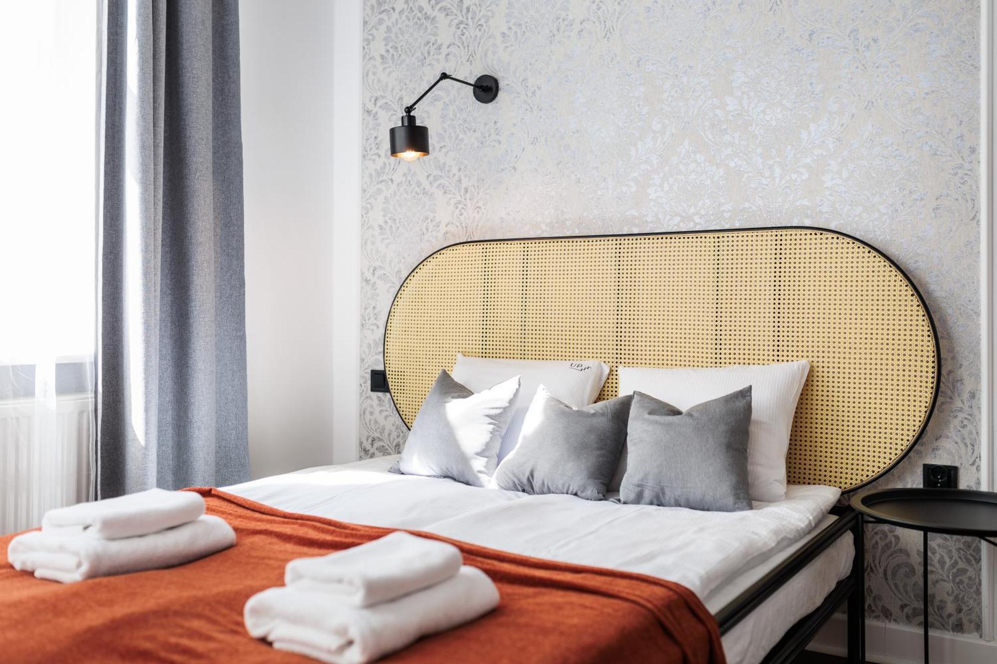 Spacious & Modern 6 Bedroom - Around The Main Market Square - By Upstairs Apartament *