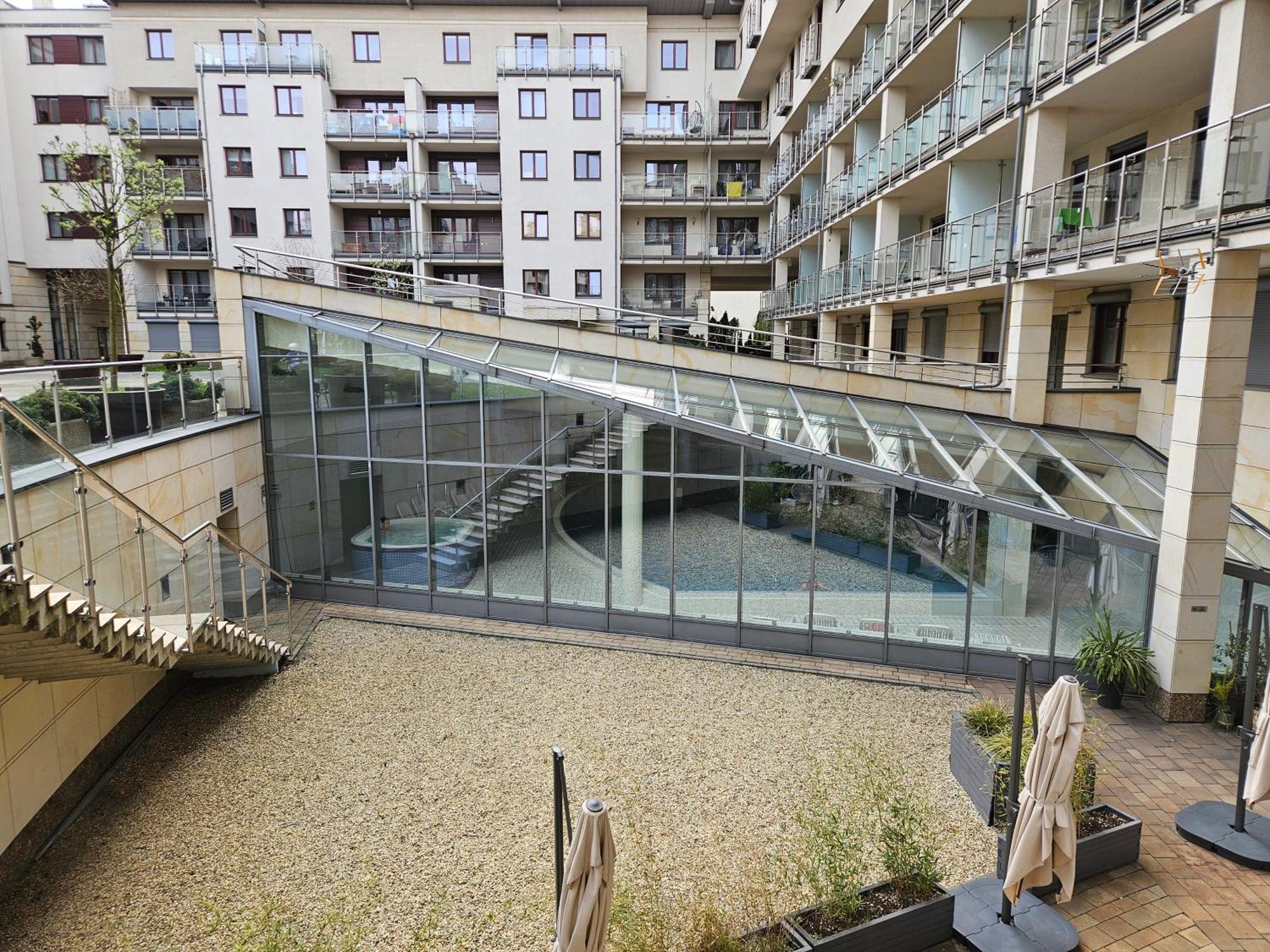 Bulwary Wislane Ludwinowska Przy Forum By Renters Apartment