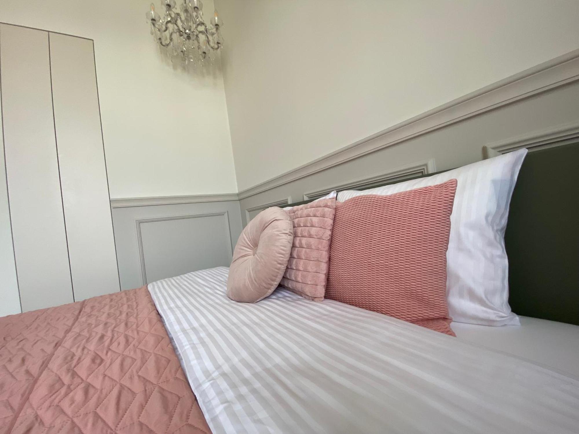 Royal Rose - Old Town Apartment *