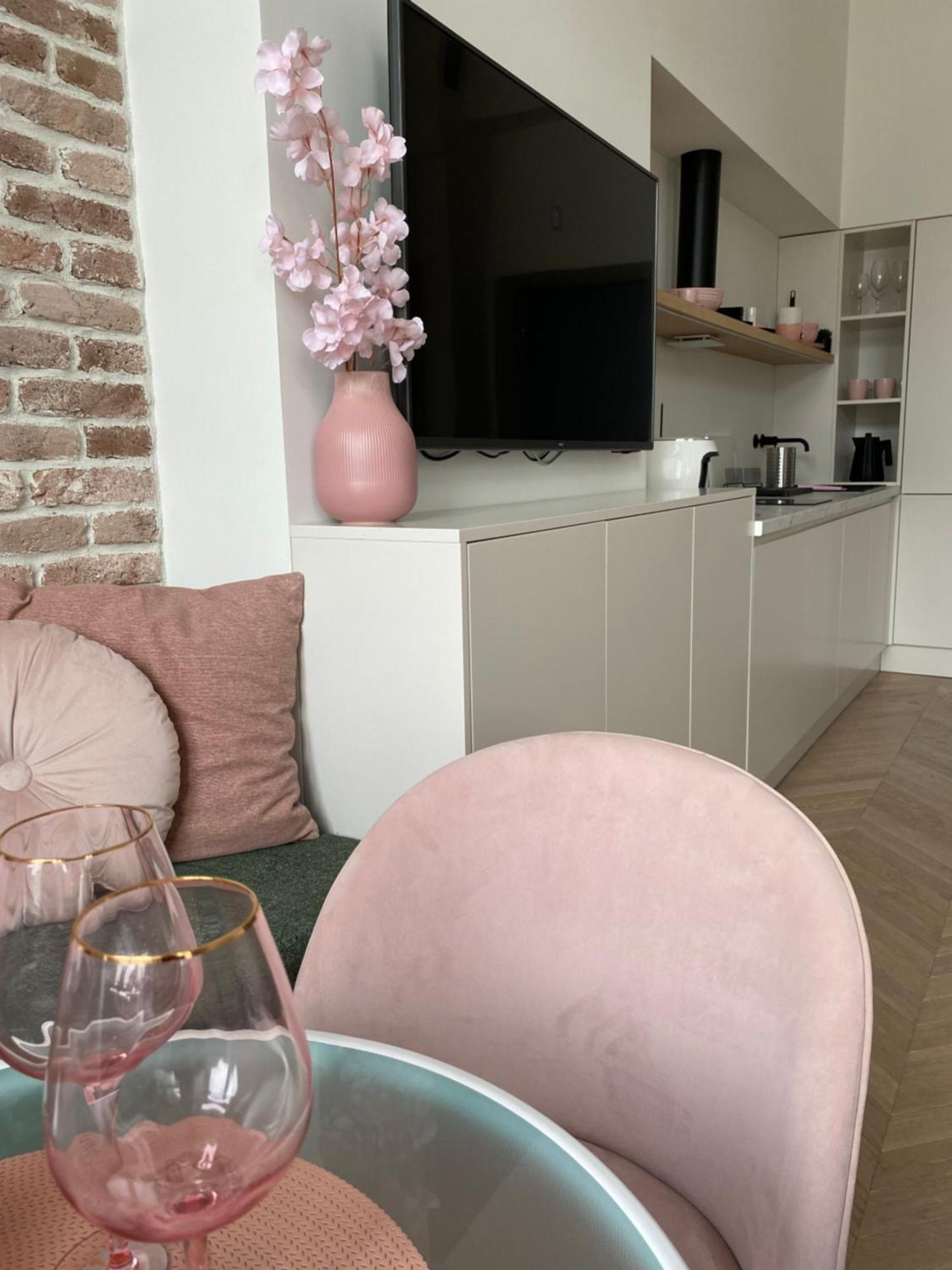 Royal Rose - Old Town Apartment *