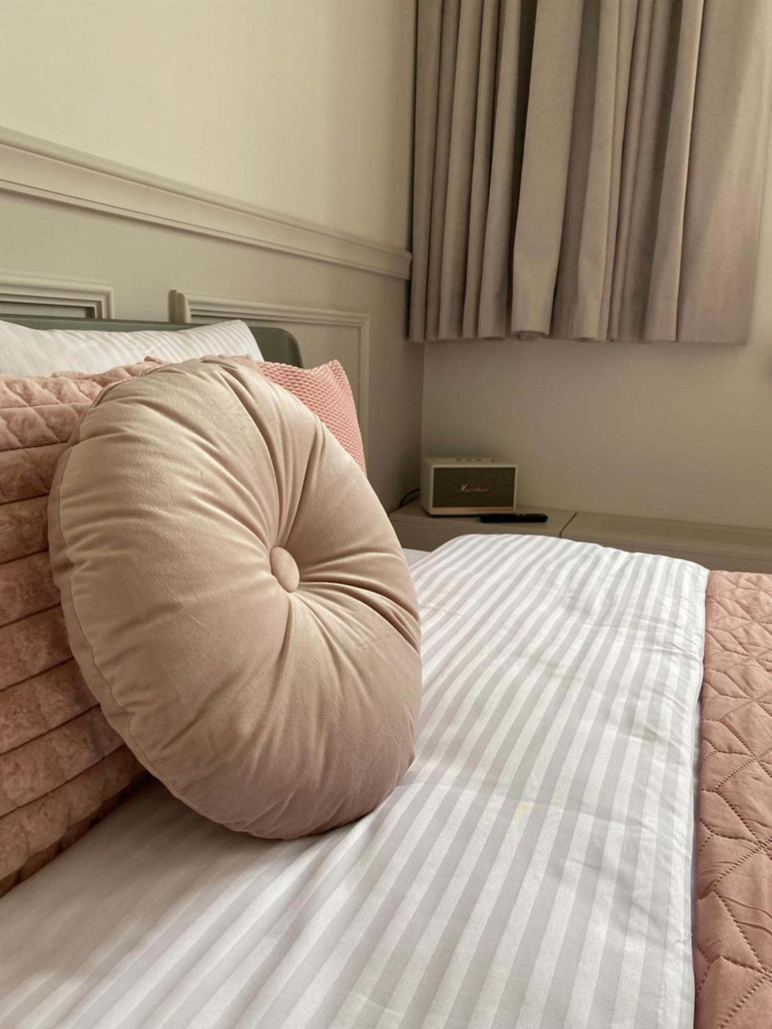 Royal Rose - Old Town Apartment