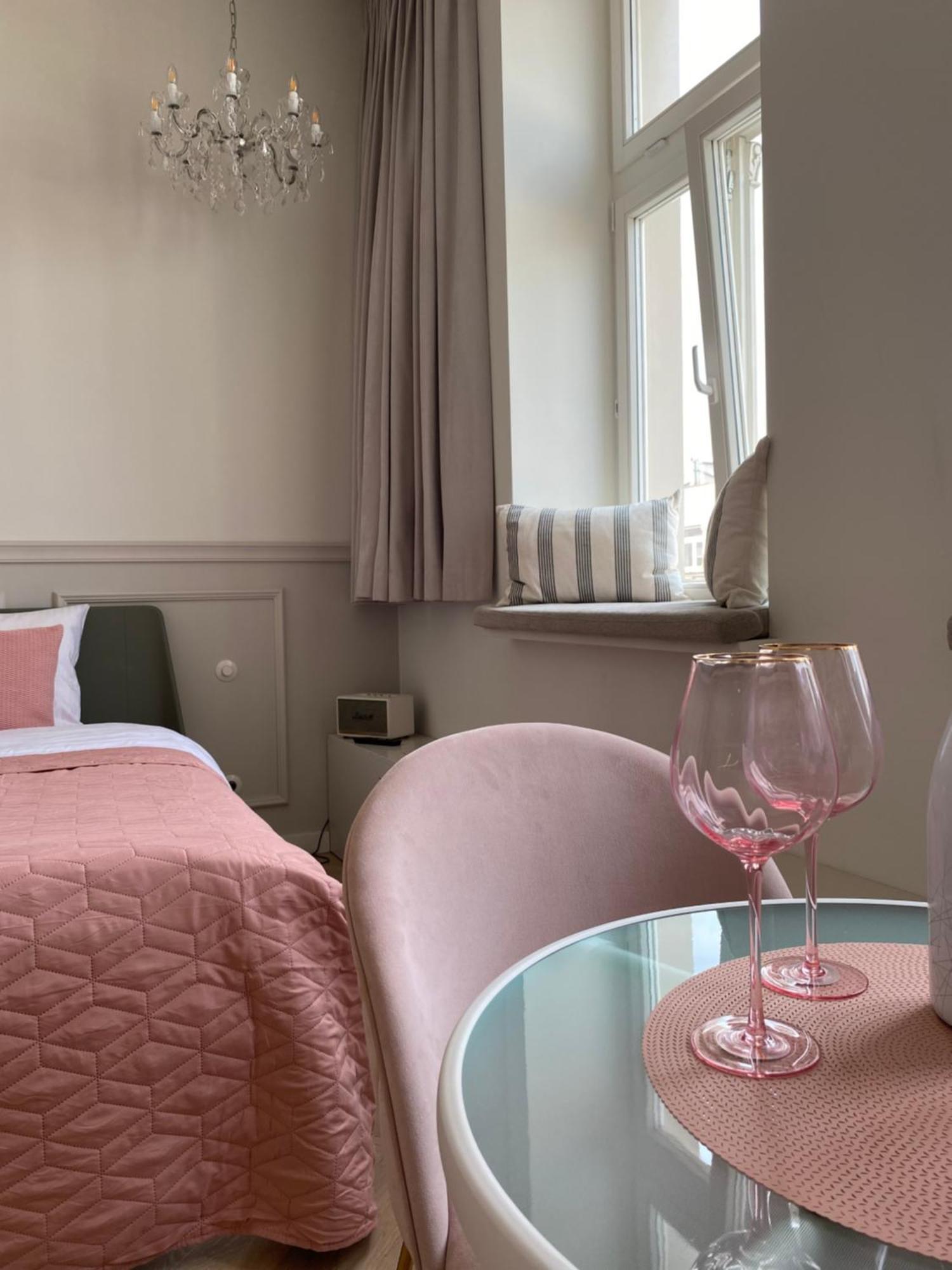 Royal Rose - Old Town Apartment *