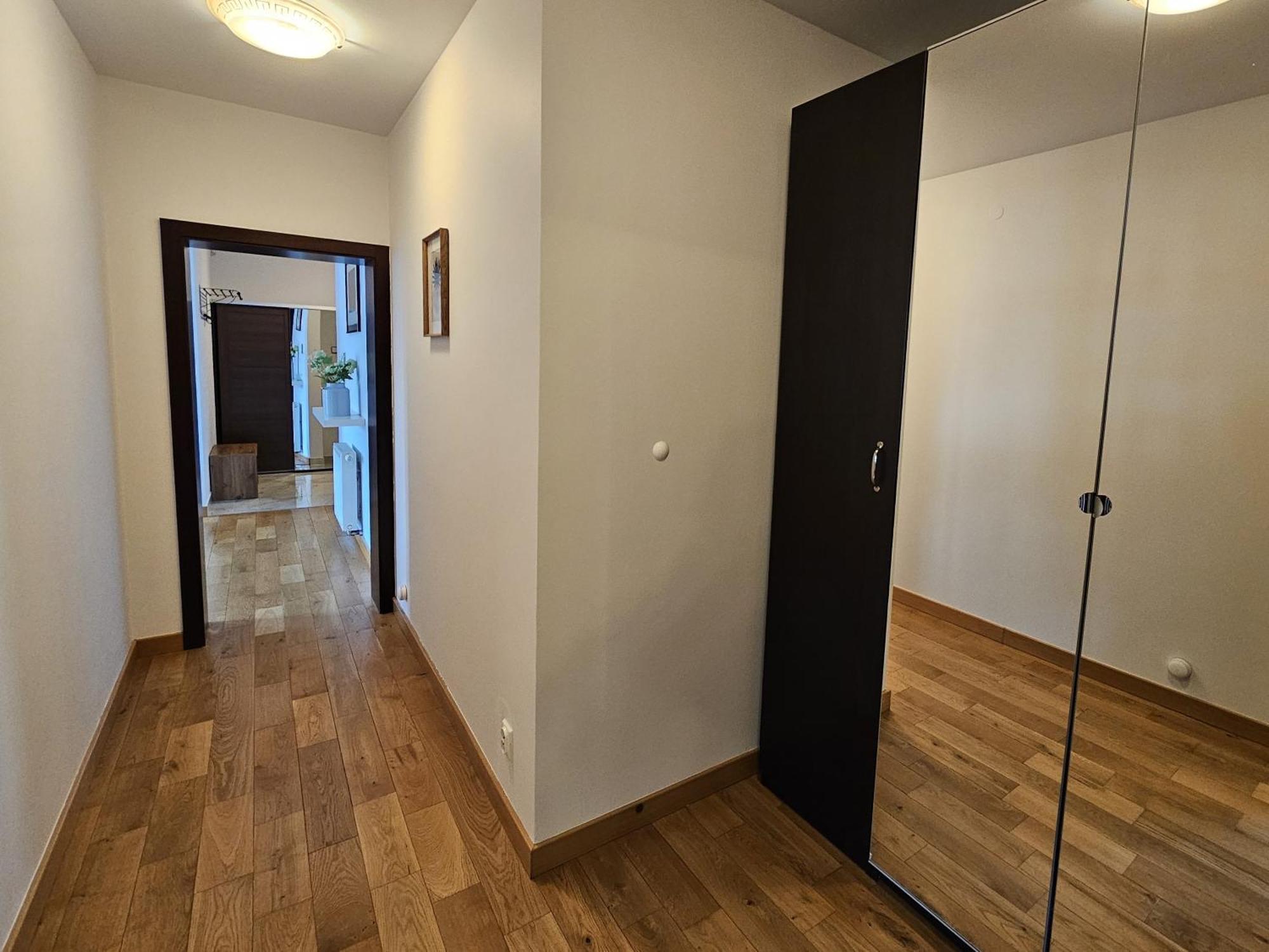 Bulwary Wislane Ludwinowska Przy Forum By Renters * Krakau