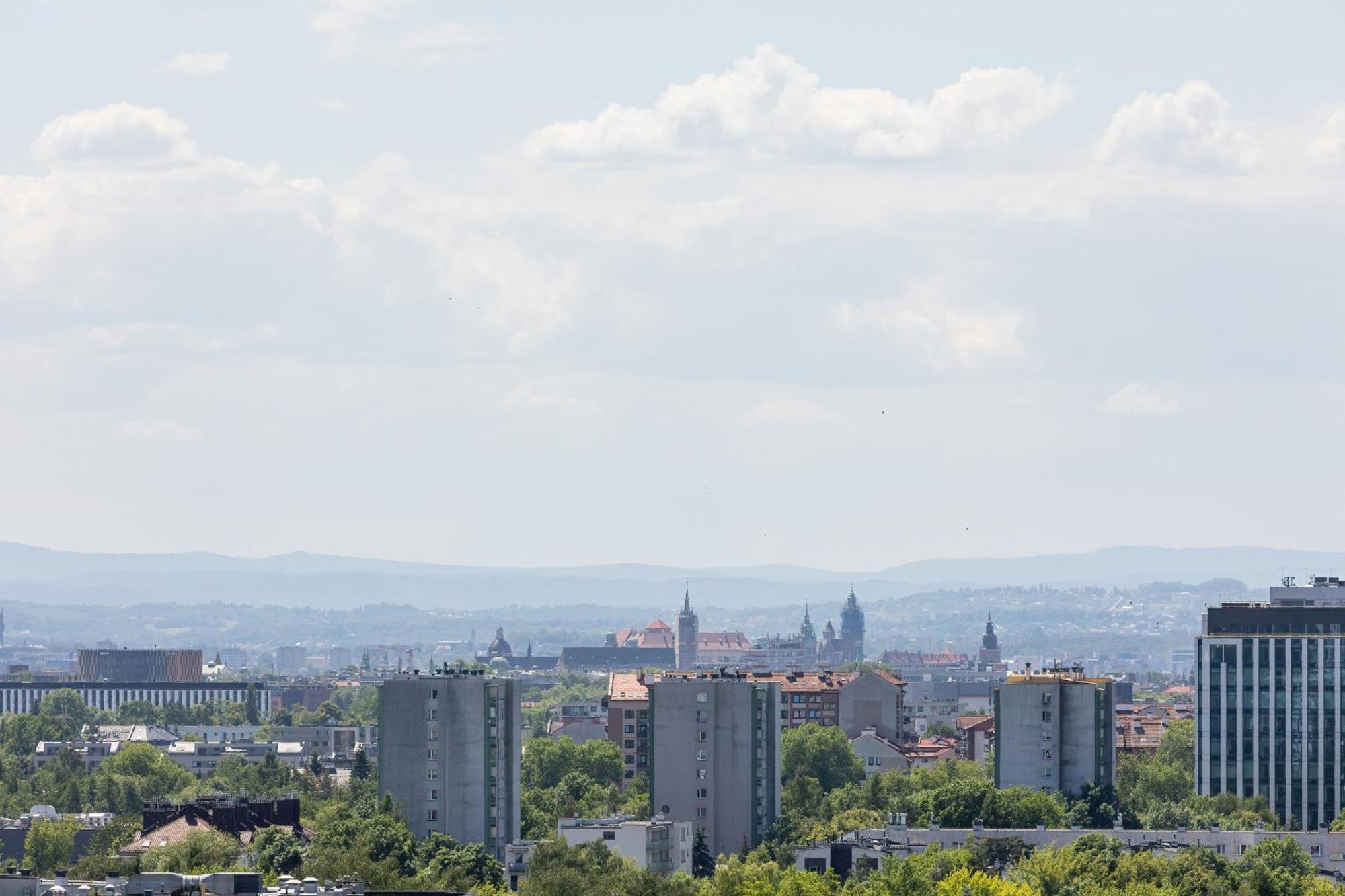Gamers' Paradise - Modern With Parking In Cracow By Renters Apartment