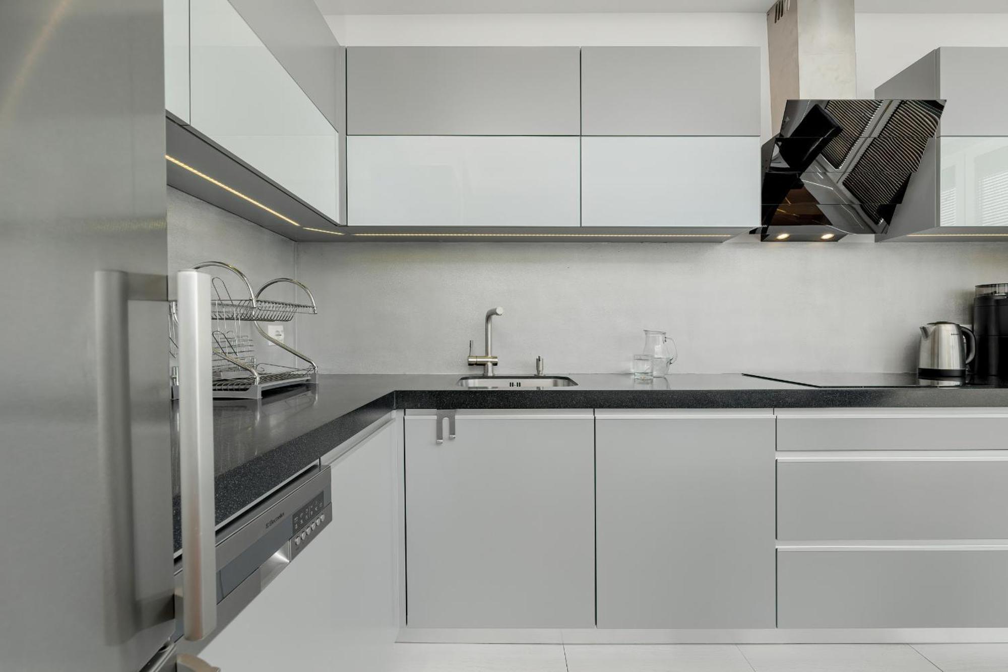 Gamers' Paradise - Modern With Parking In Cracow By Renters Apartment Krakow