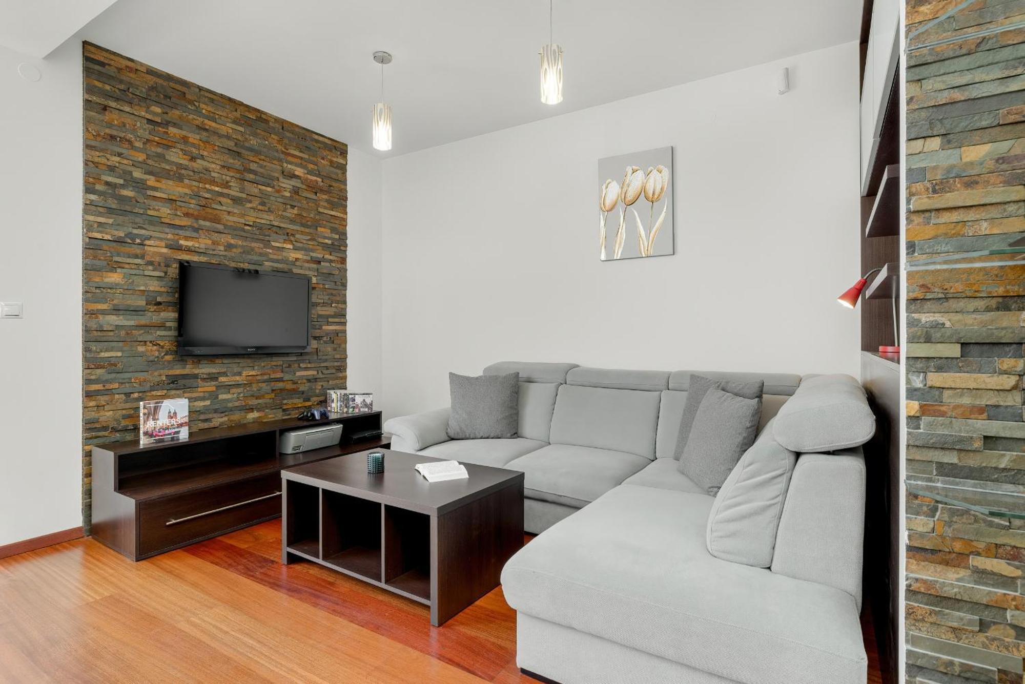 Gamers' Paradise - Modern With Parking In Cracow By Renters Apartment