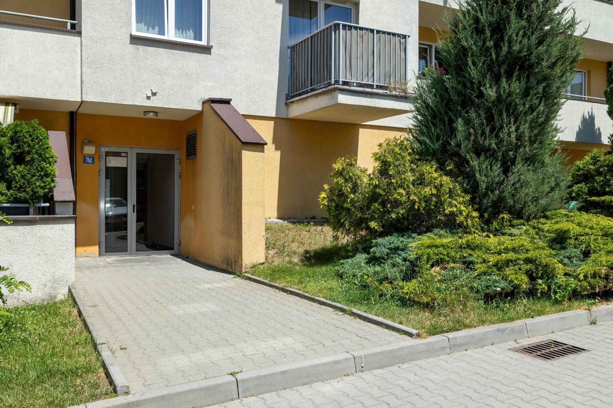 Gamers' Paradise - Modern With Parking In Cracow By Renters Apartment *