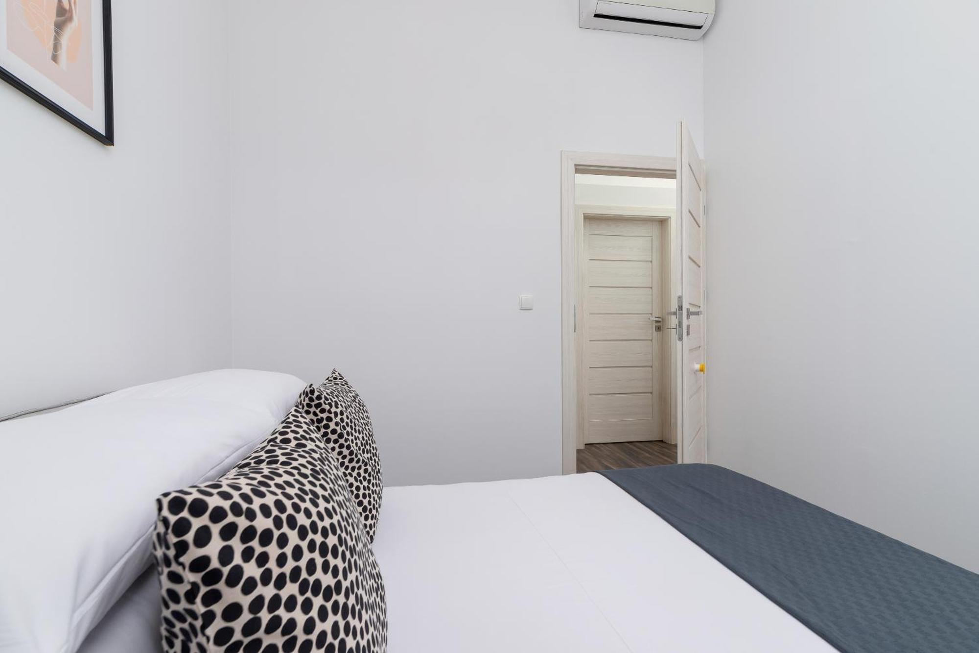 Apartment 3 Bedroom - Rynek Podgorski 15 *