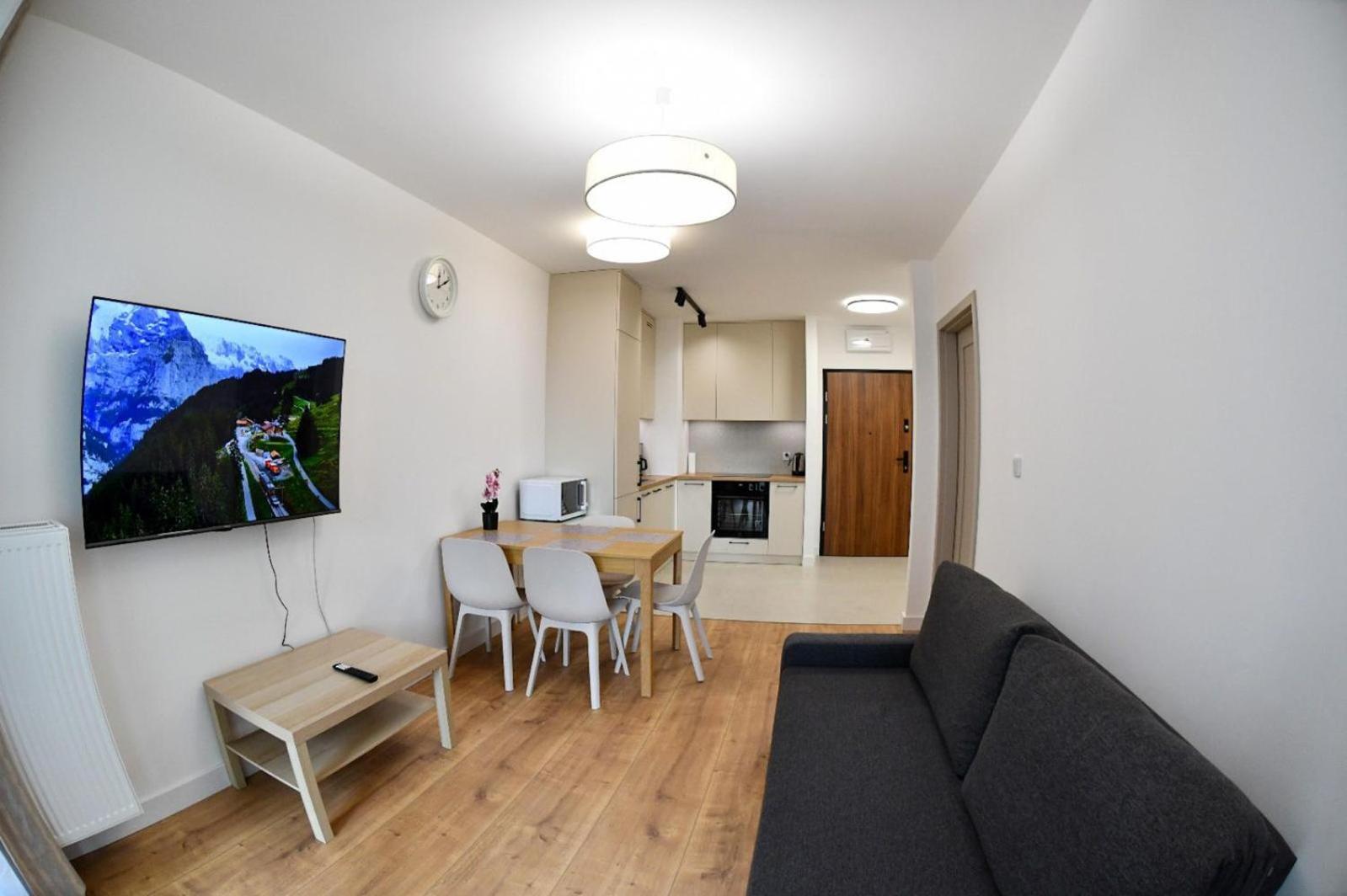 Elegant Two-room Apartment, Center, Balcony ,sleeps 4 *