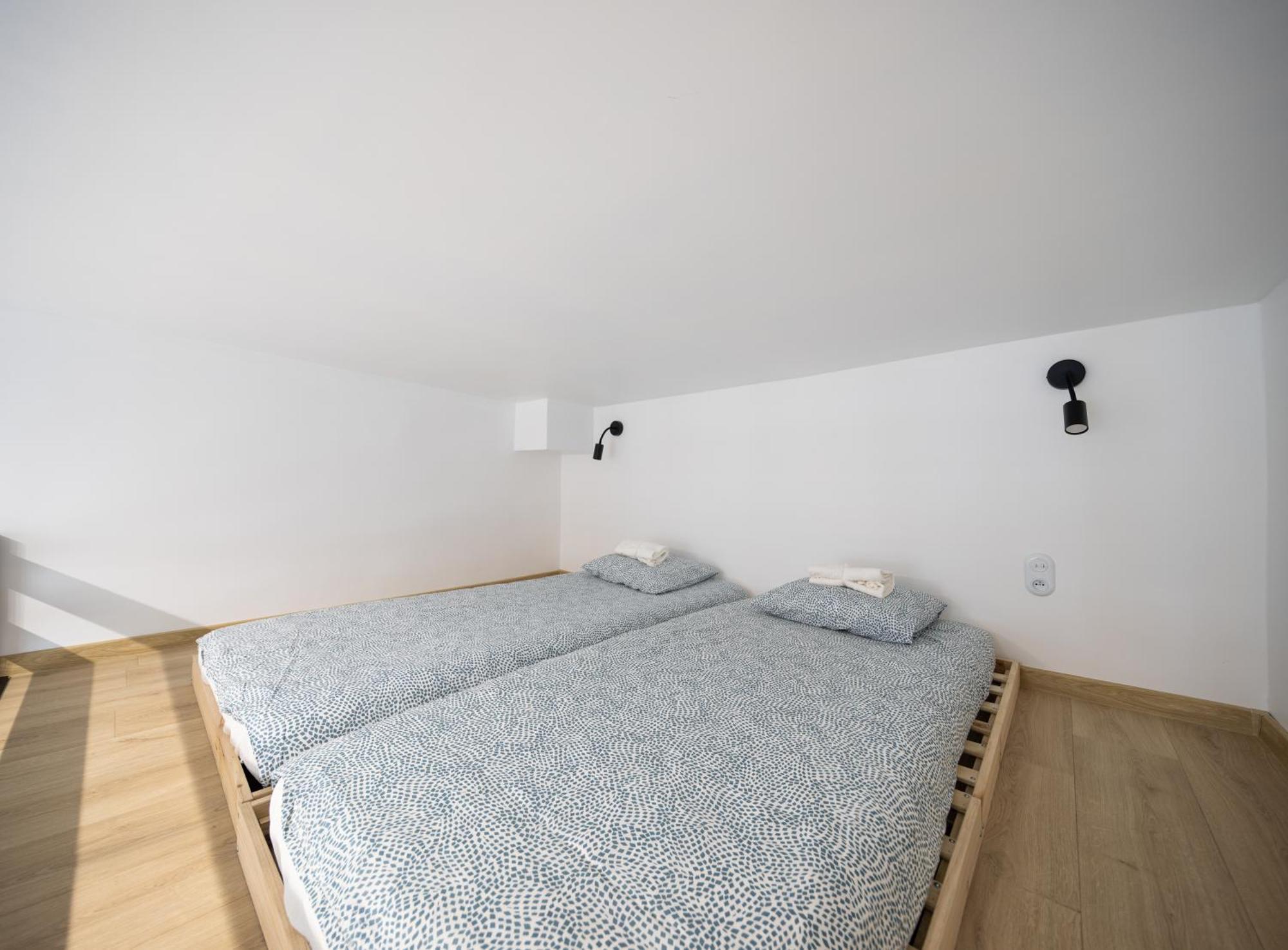 Center, Modern, Quiet Place By Homeclick *