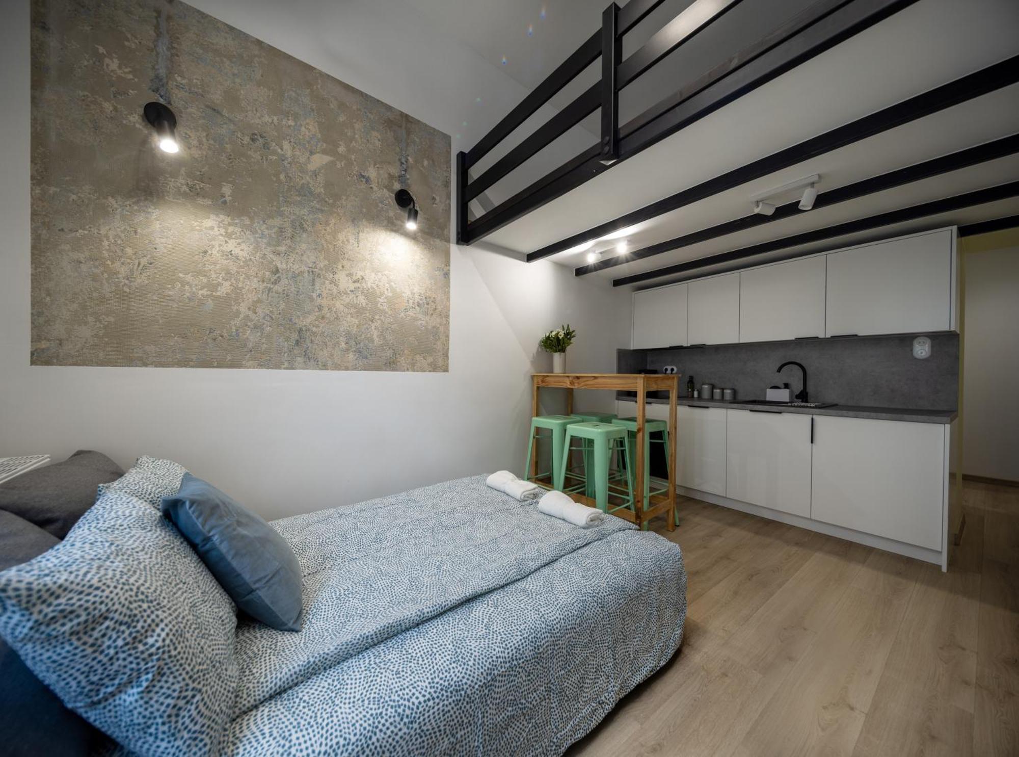 Center, Modern, Quiet Place By Homeclick
