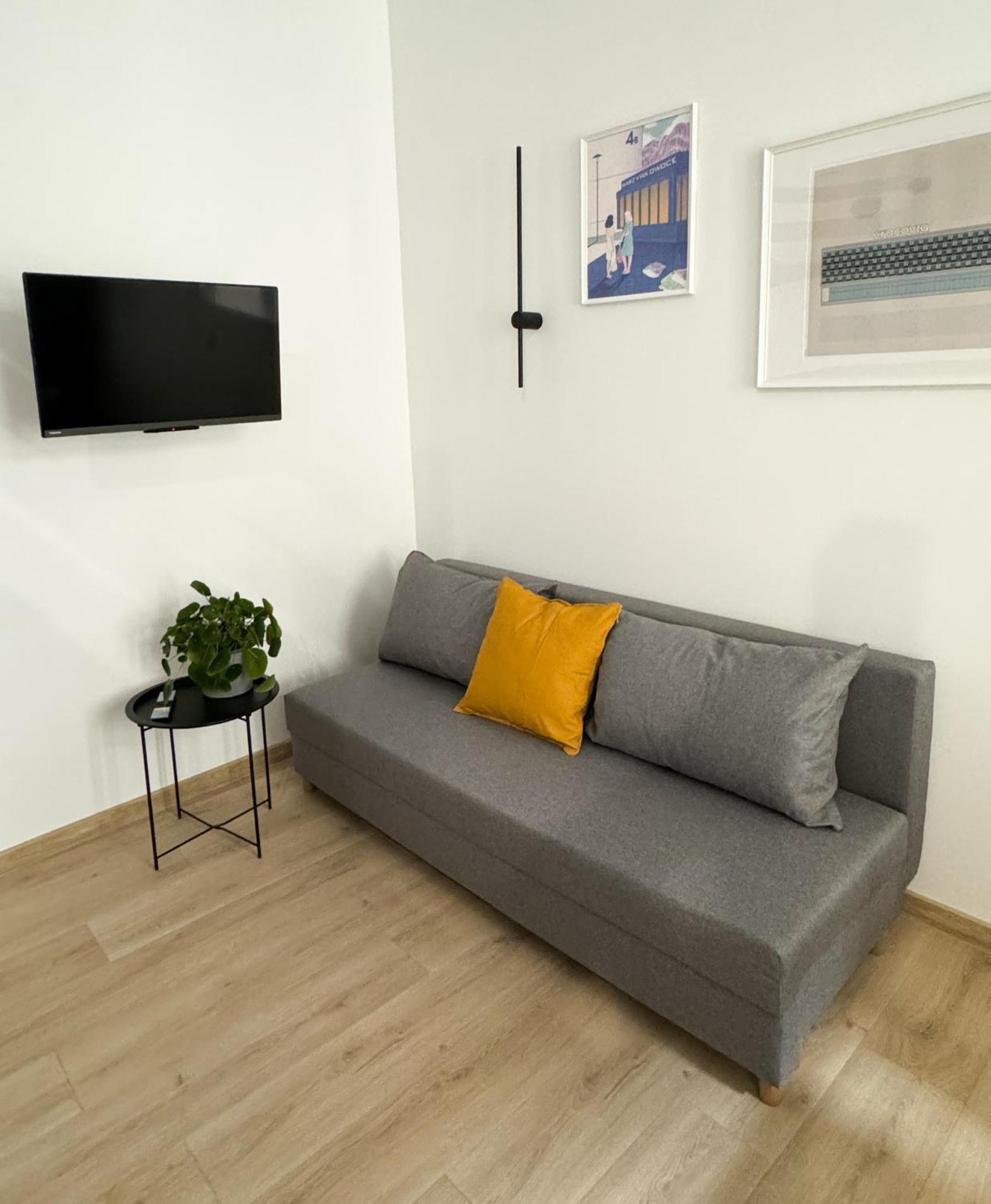 Center, Modern, Quiet Place By Homeclick