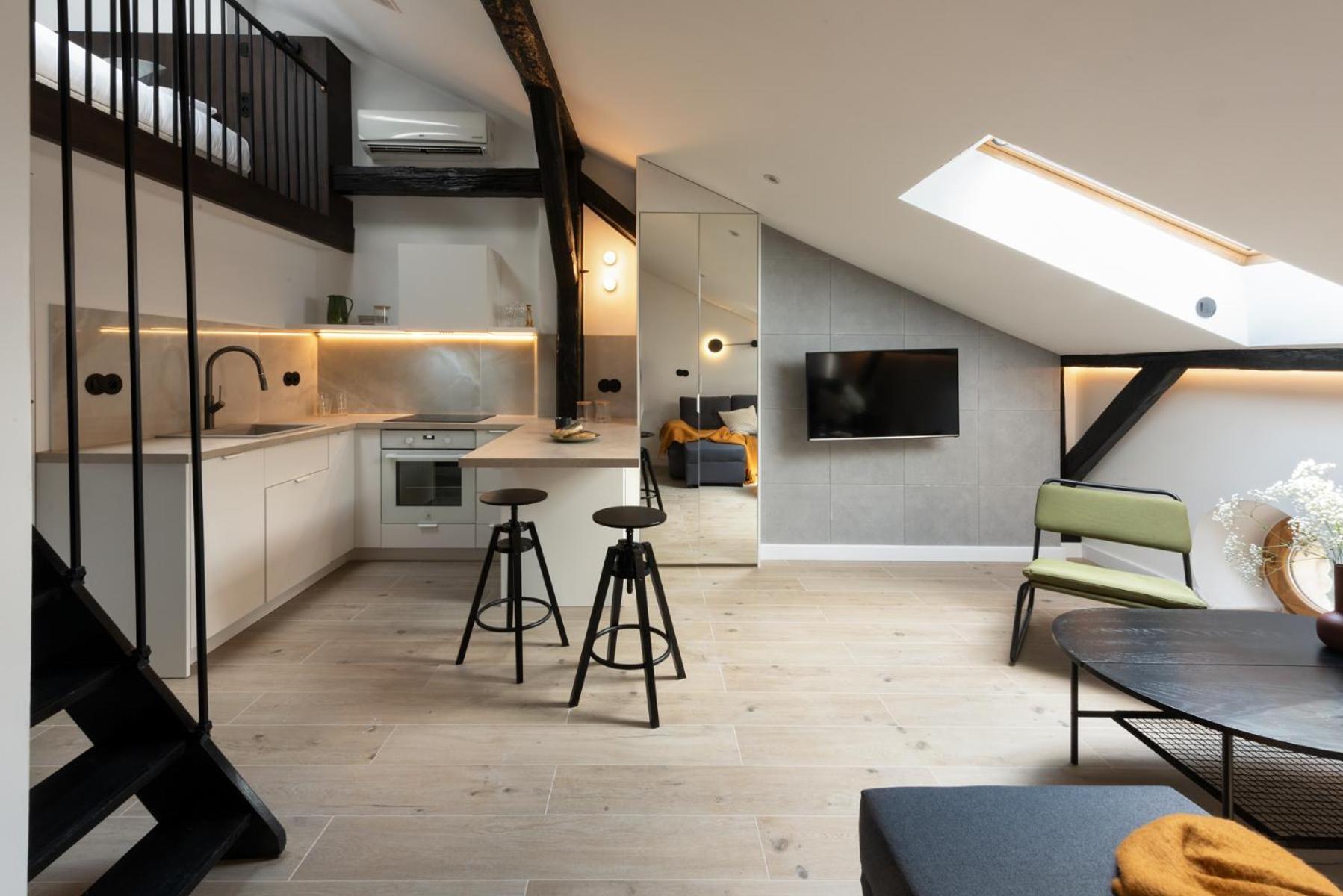 Skyline Apartment *