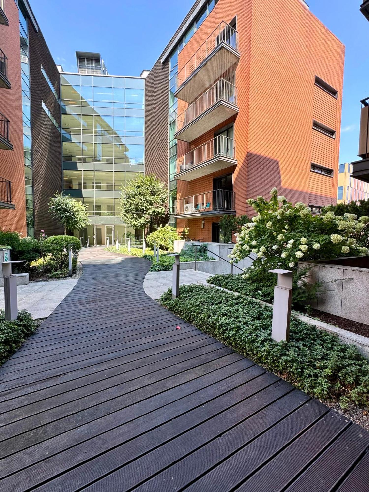 Modern & Cozy In The Centre Of Close To The Station