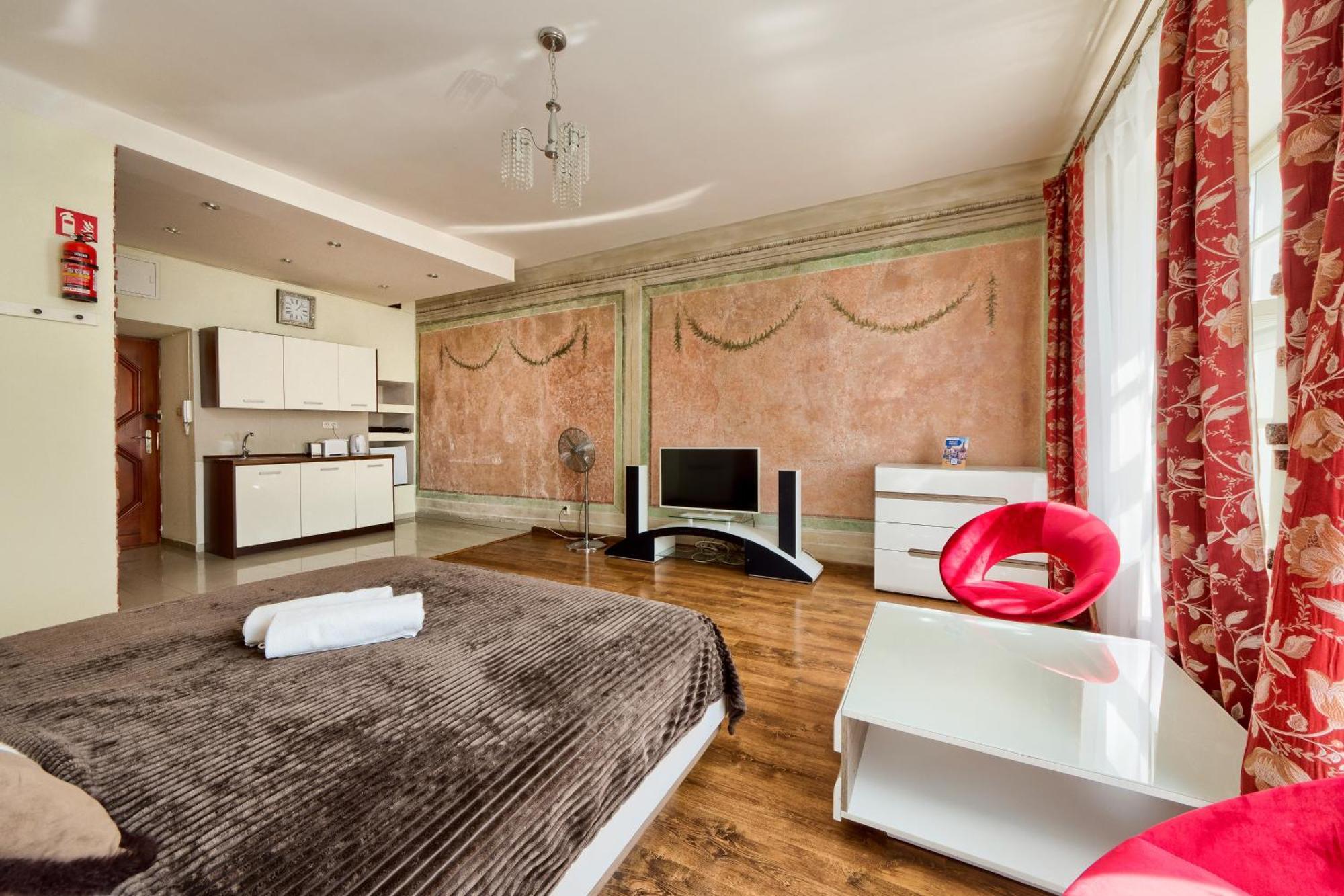 Mikolajska 5 *