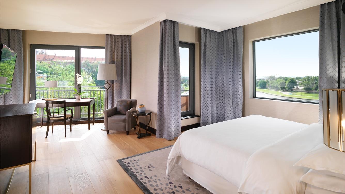 Sheraton Grand Hotel