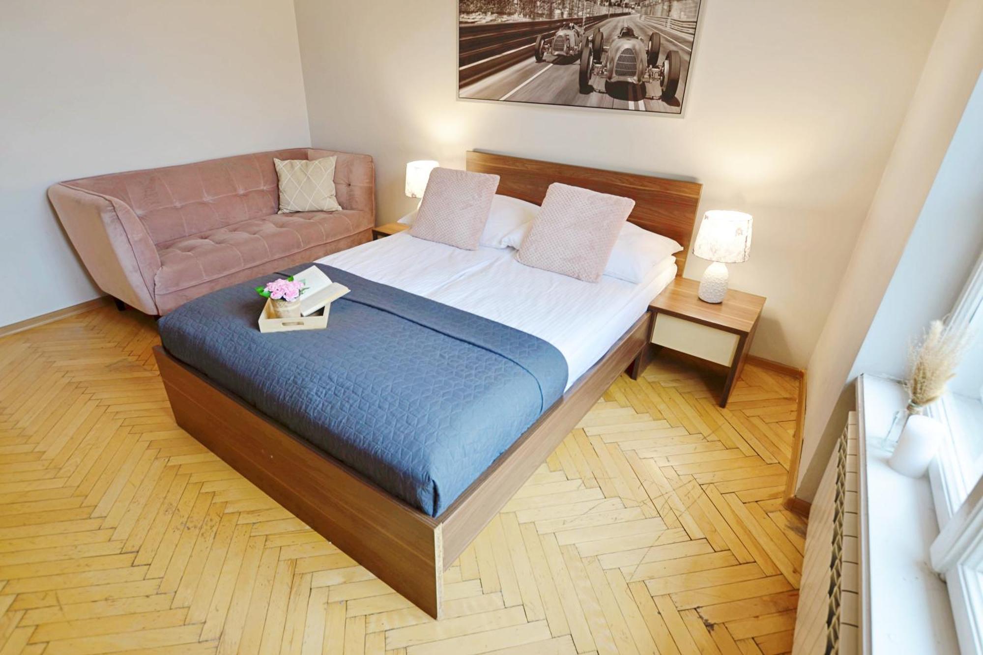 P&j Florianska Apartment