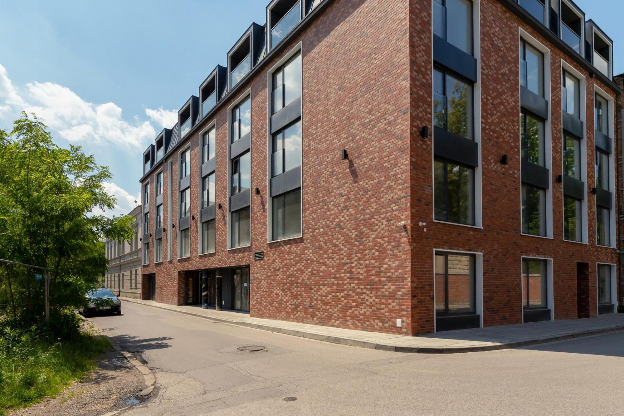 Modern With Air Conditioning In Downtown By Renters *