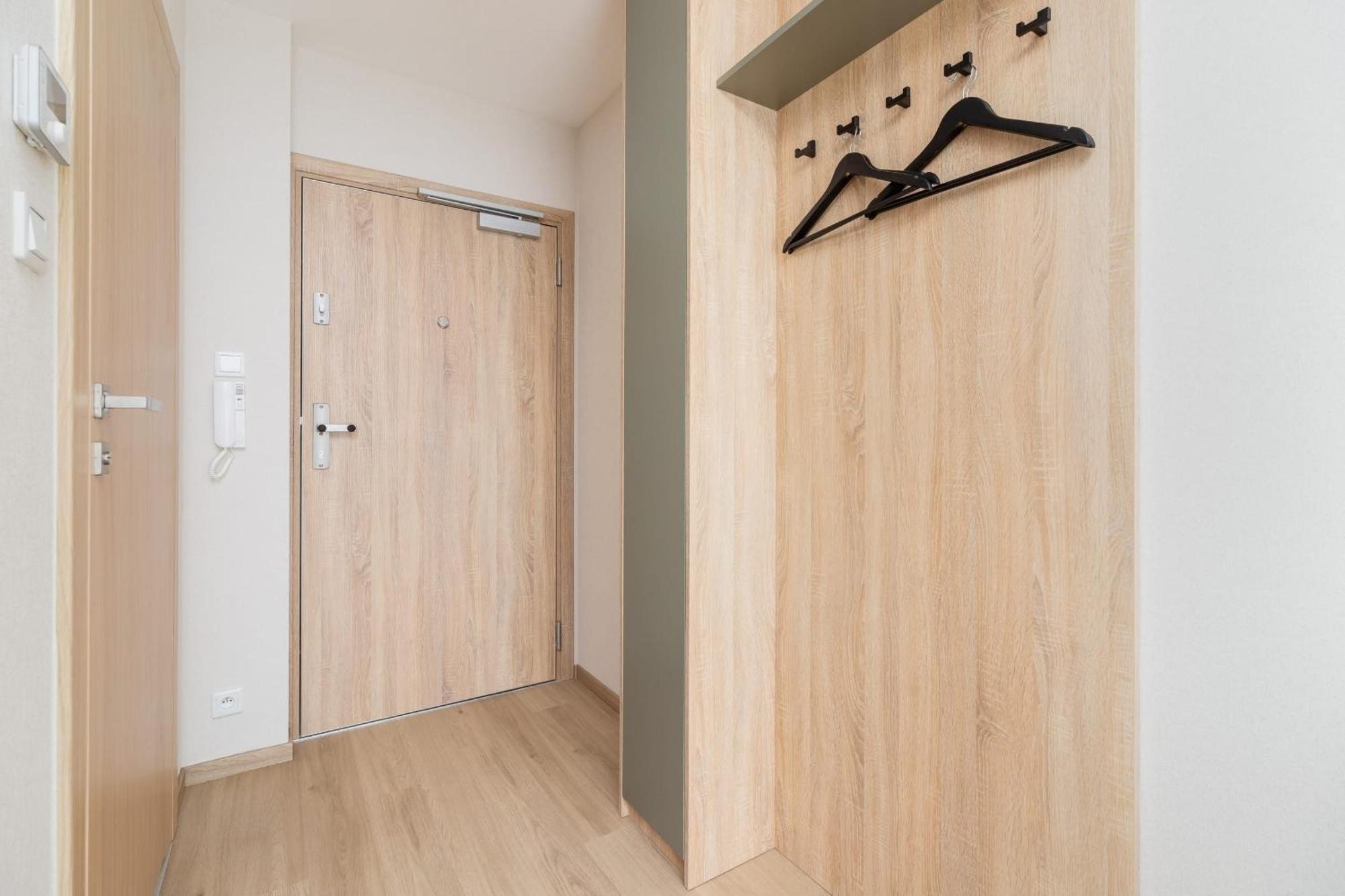 Modern With Air Conditioning In Downtown By Renters Cracóvia