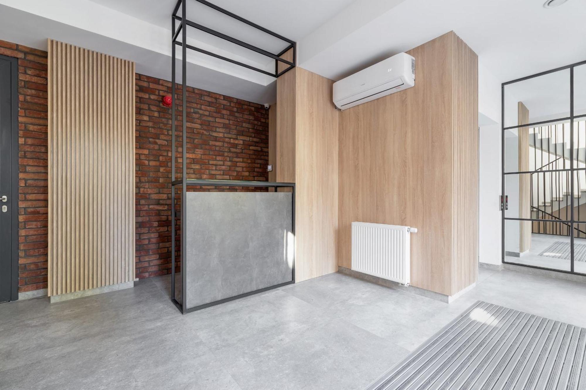 Modern With Air Conditioning In Downtown By Renters
