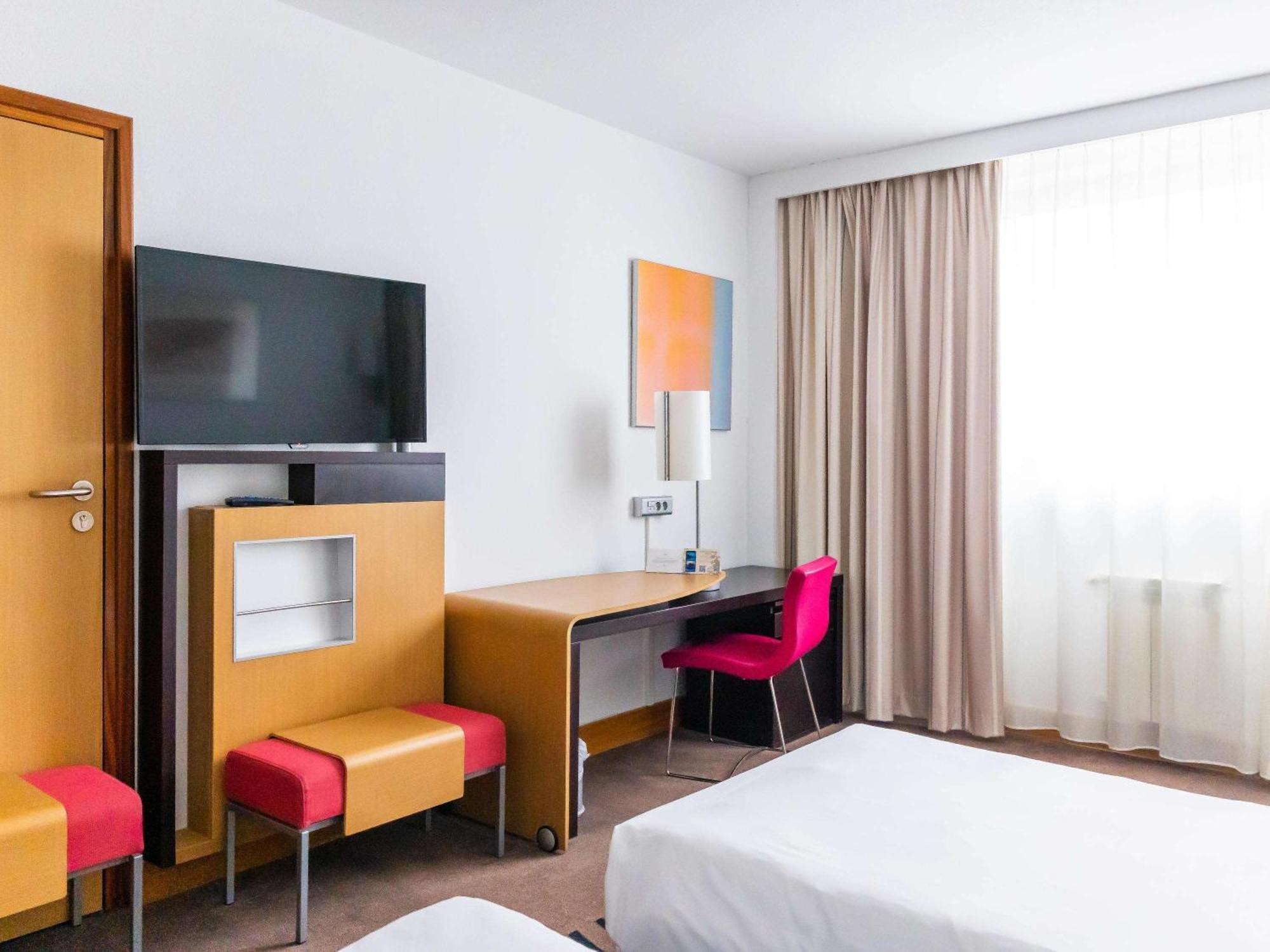 Novotel West Hotel 4*