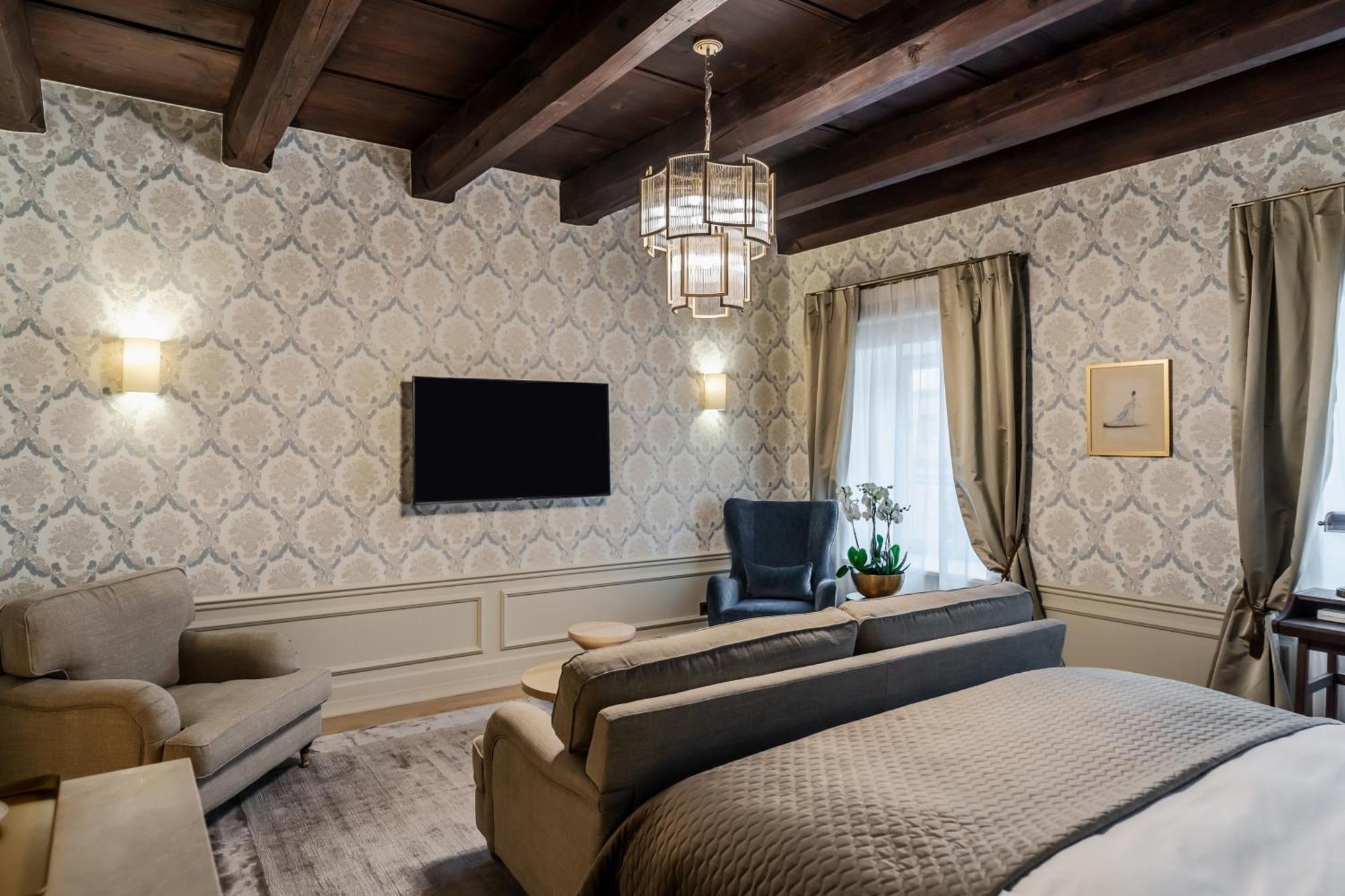 Unicus Palace Old Town - Destigo Hotel