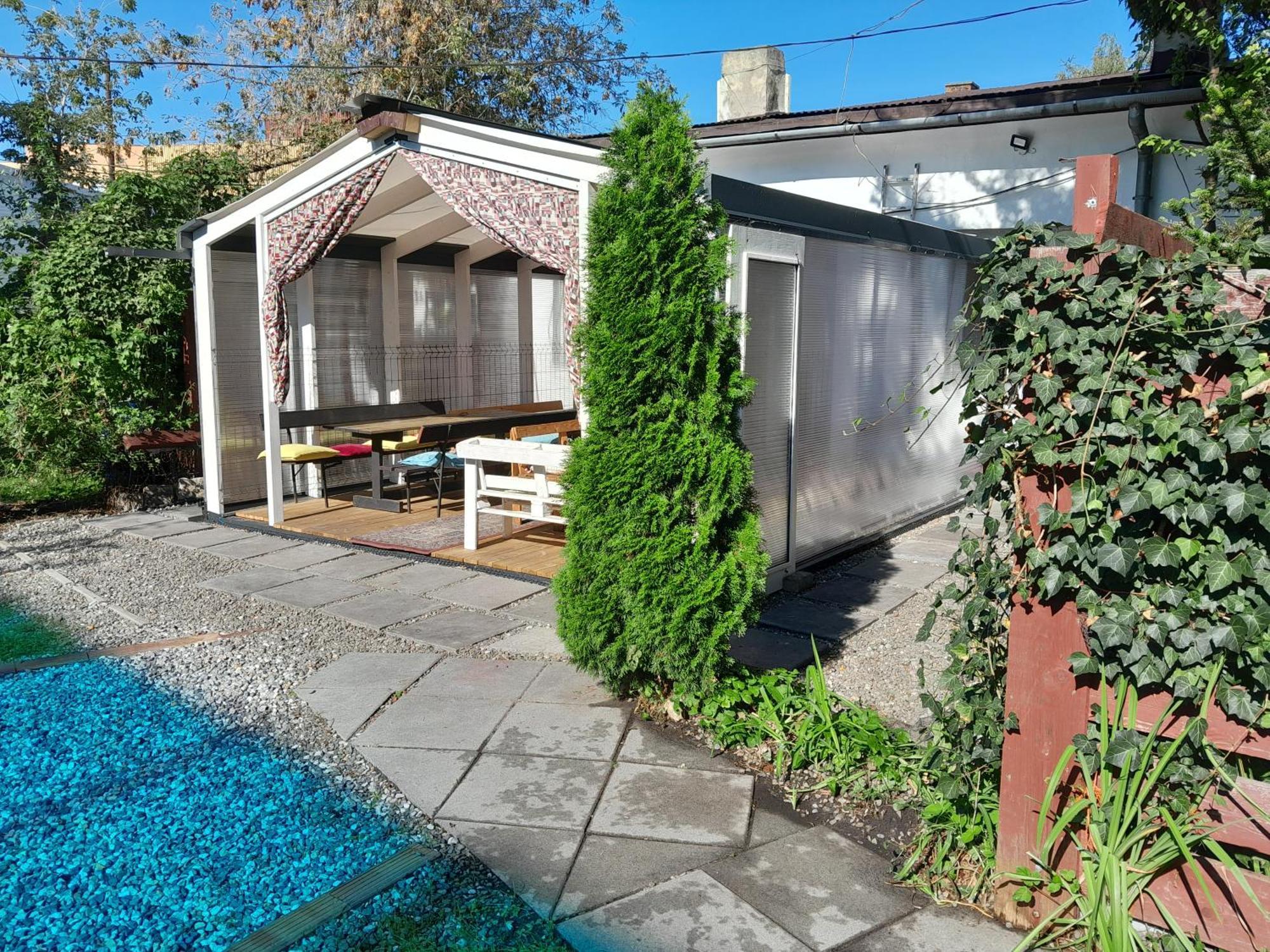 Vakantiehuis Party House And Garden *