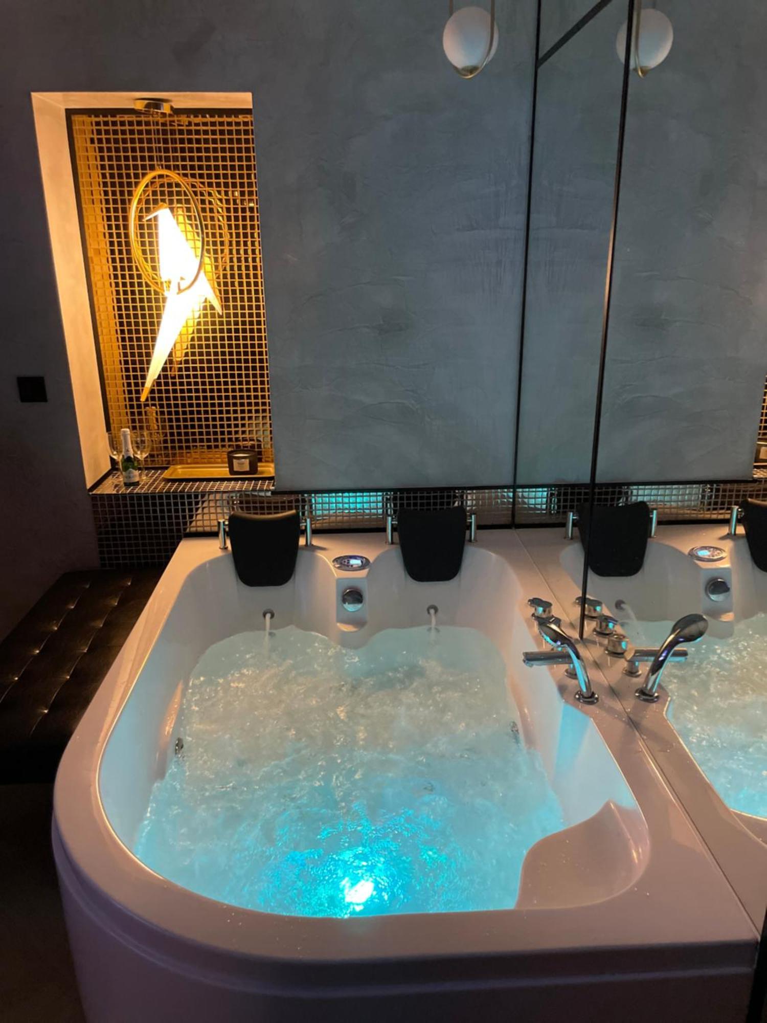 Z Jacuzzi W Sercu Krakowa *